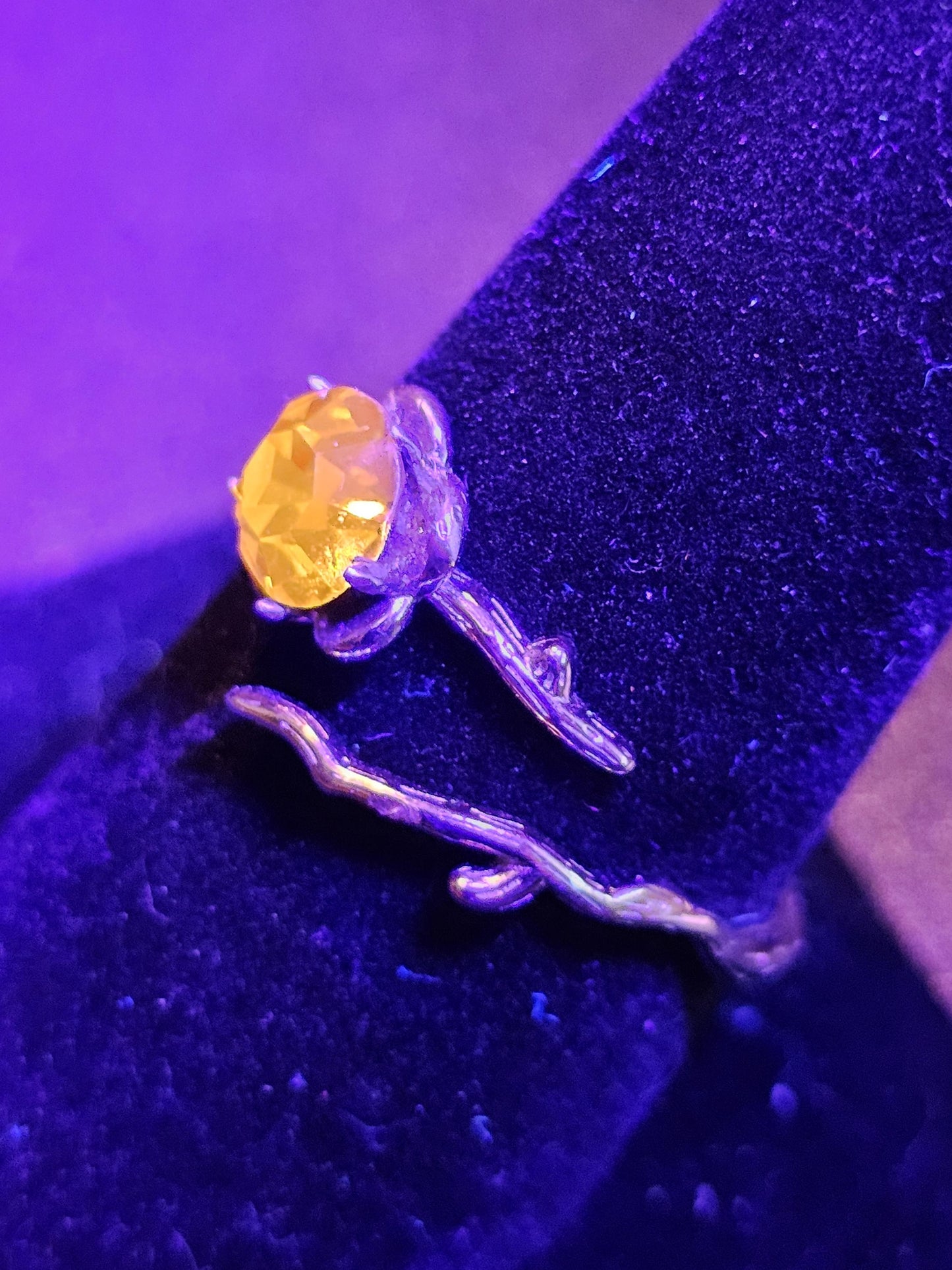 Bague en argent sterling ajustable en verre de cadmium de taille ronde avec pierre de verre de cadmium vintage de 6 mm qui brille sous la lumière noire / UV