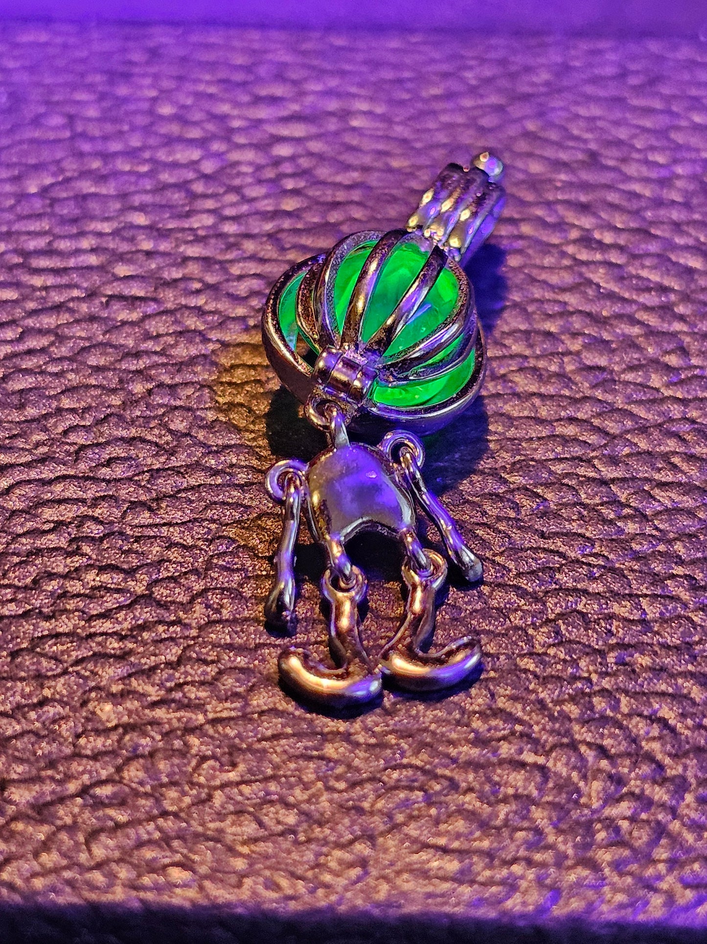 Pendentif en verre d'uranium, nouveau pendentif en argent sterling avec une perle de verre d'uranium de taille ronde vintage qui brille sous la lumière noire / UV