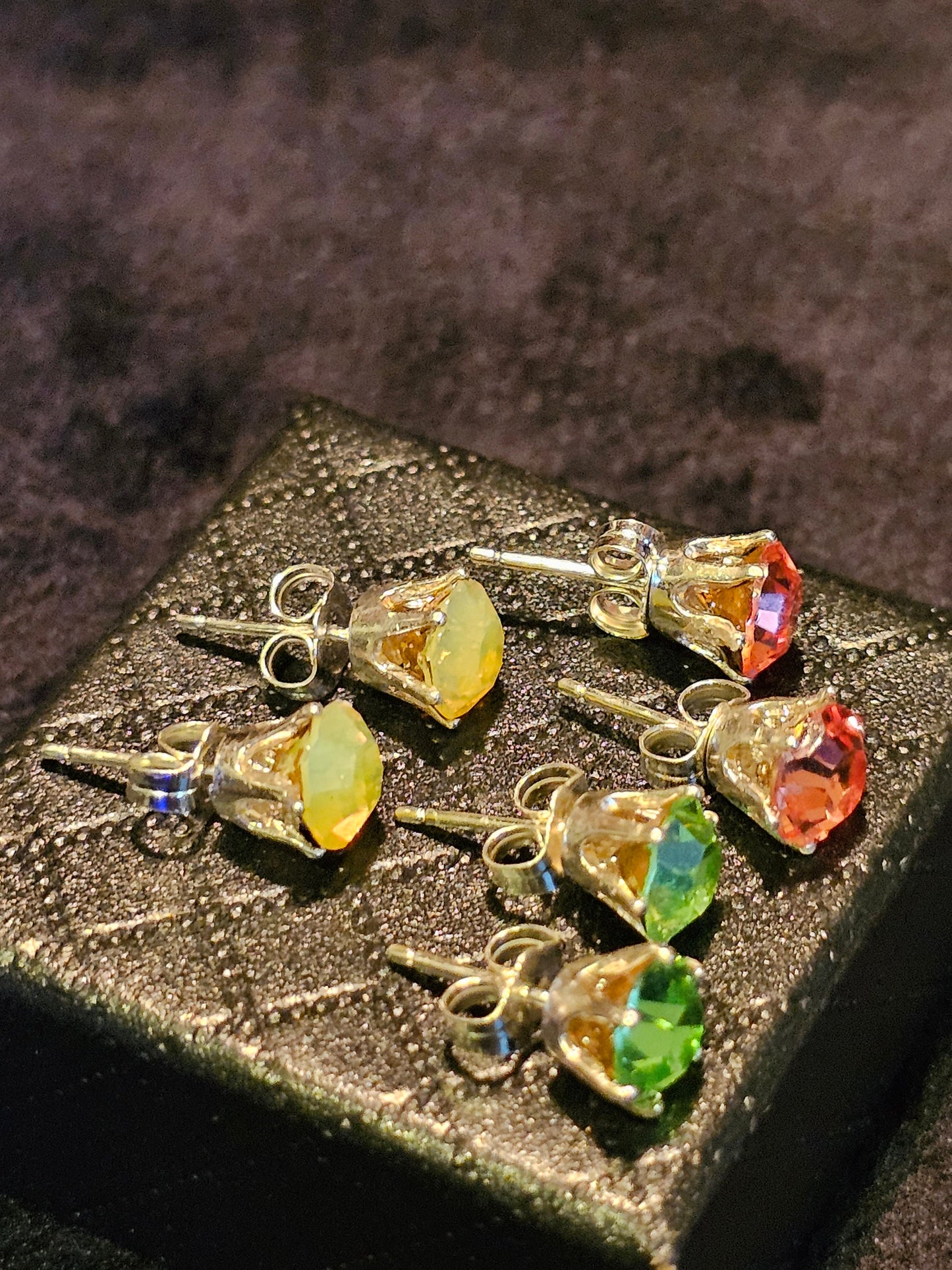 Boucles d'oreilles en verre d'uranium en argent sterling avec de grosses pierres en verre d'uranium vintage, vert jaune ou le rose rare brille sous la lumière noire/UV
