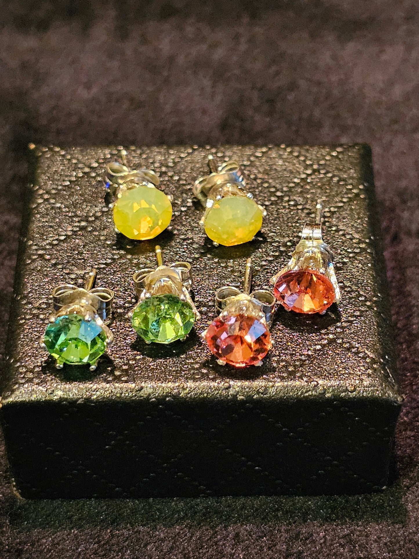 Boucles d'oreilles en verre d'uranium en argent sterling avec de grosses pierres en verre d'uranium vintage, vert jaune ou le rose rare brille sous la lumière noire/UV