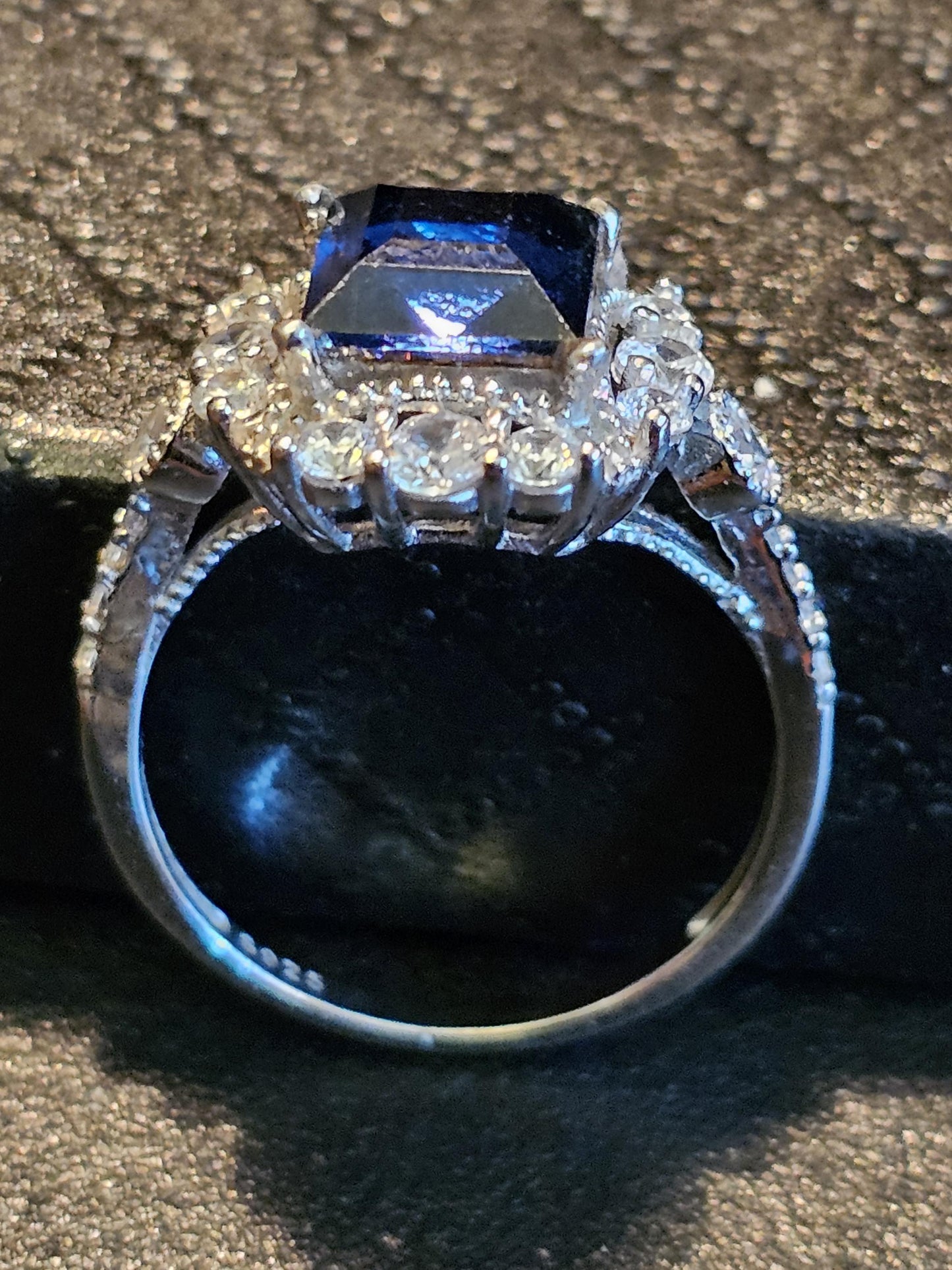 Bague en verre d'uranium taille princesse taille 6, 7, 8 en argent sterling de style halo avec une pierre de verre d'uranium bleu rare qui brille sous la lumière noire / UV