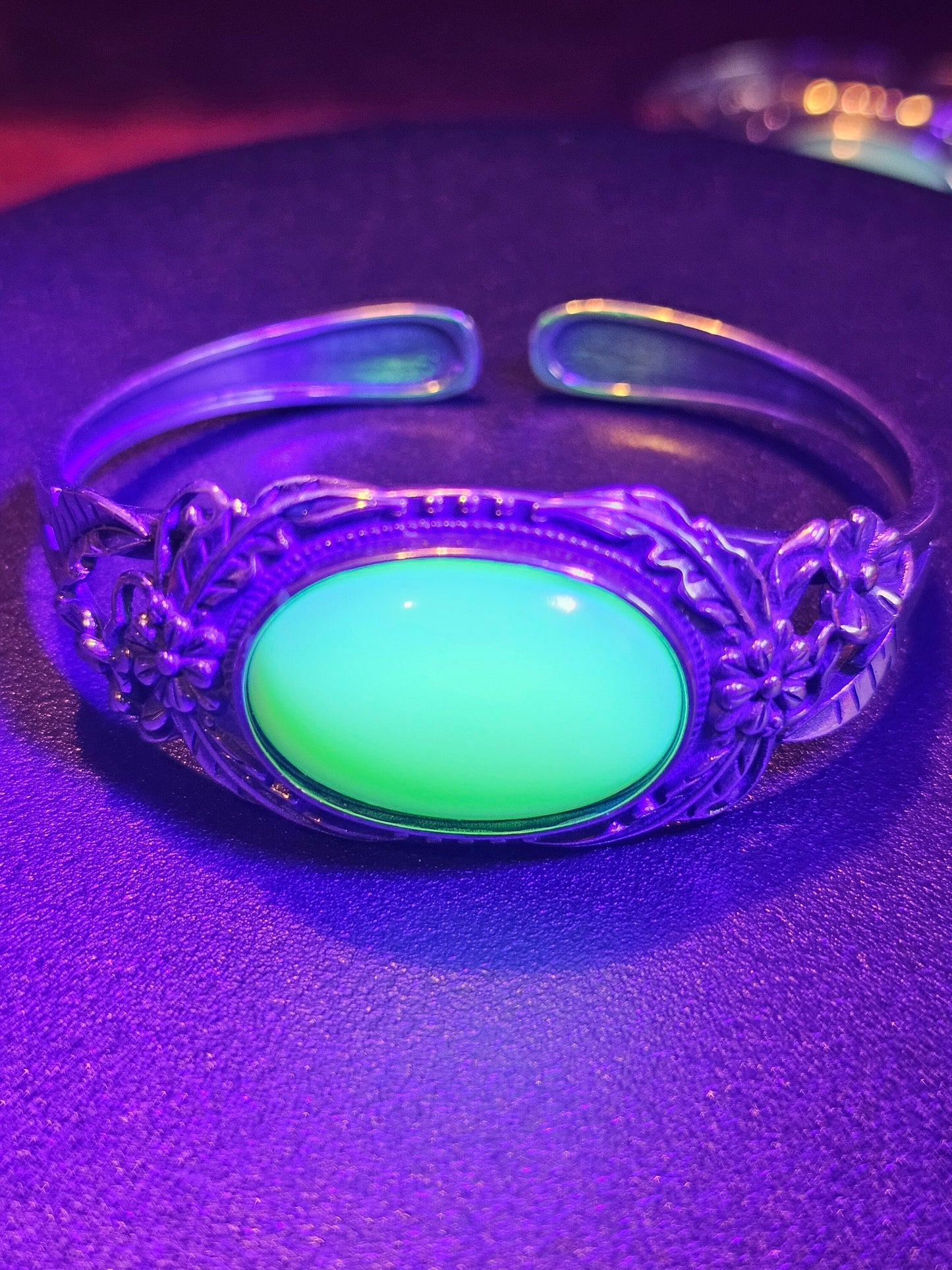 Bracelets en verre d'uranium neufs en argent sterling avec pierres ovales en verre d'uranium vintage de 25 x 18 mm qui brillent sous la lumière noire / UV
