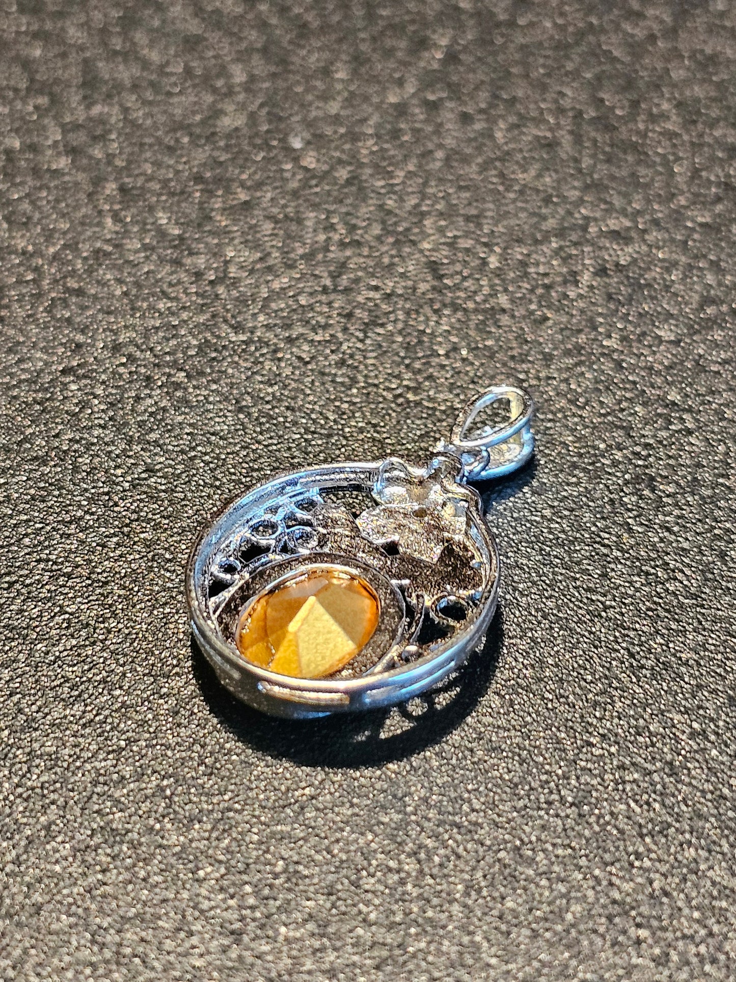 Pendentif en verre d'uranium en argent sterling neuf avec une pierre de verre d'uranium taille ovale vintage de 10 x 8 mm qui brille sous la lumière noire / UV