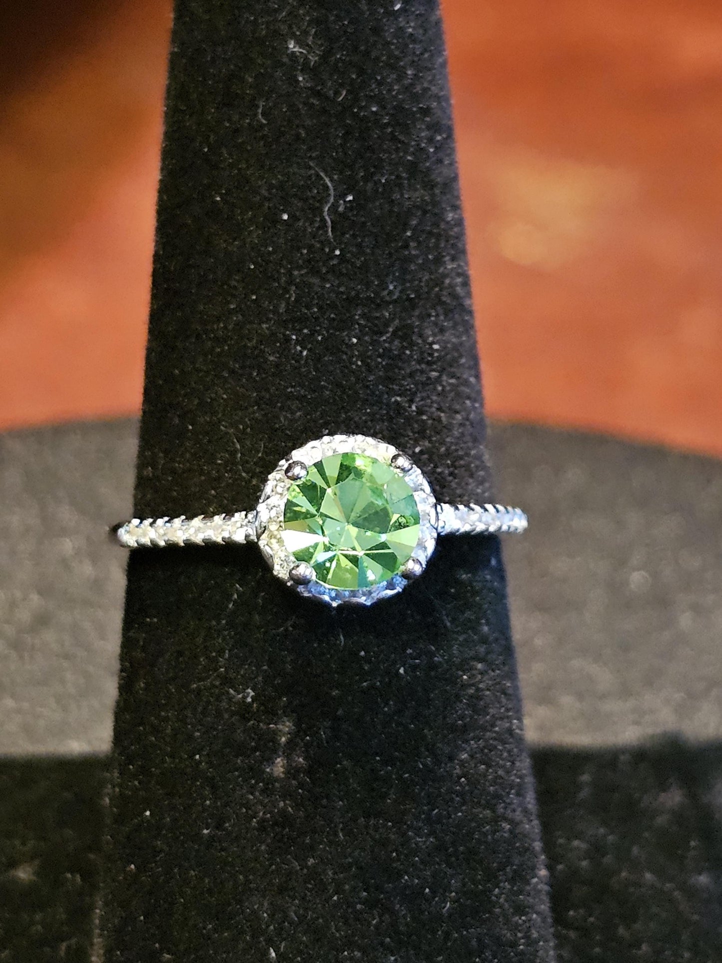 Coffret cadeau de bijoux en verre d'uranium Bague en argent sterling, boucles d'oreilles et collier vintage Le verre d'uranium à coupe ronde brille sous la lumière noire / UV