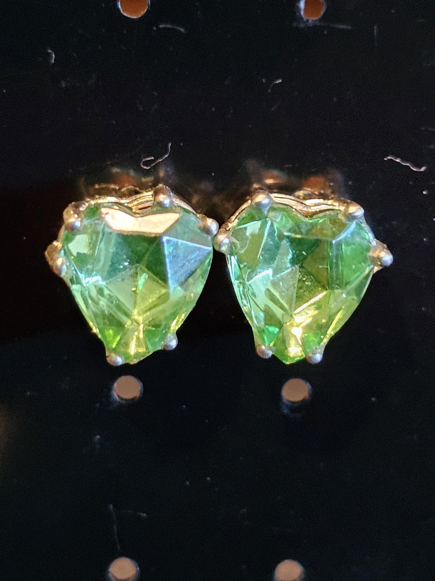 Boucles d'oreilles en verre d'uranium, en argent sterling neuf avec de grandes pierres en verre d'uranium taille cœur vintage de 10 x 9 mm, qui brillent sous la lumière noire/UV