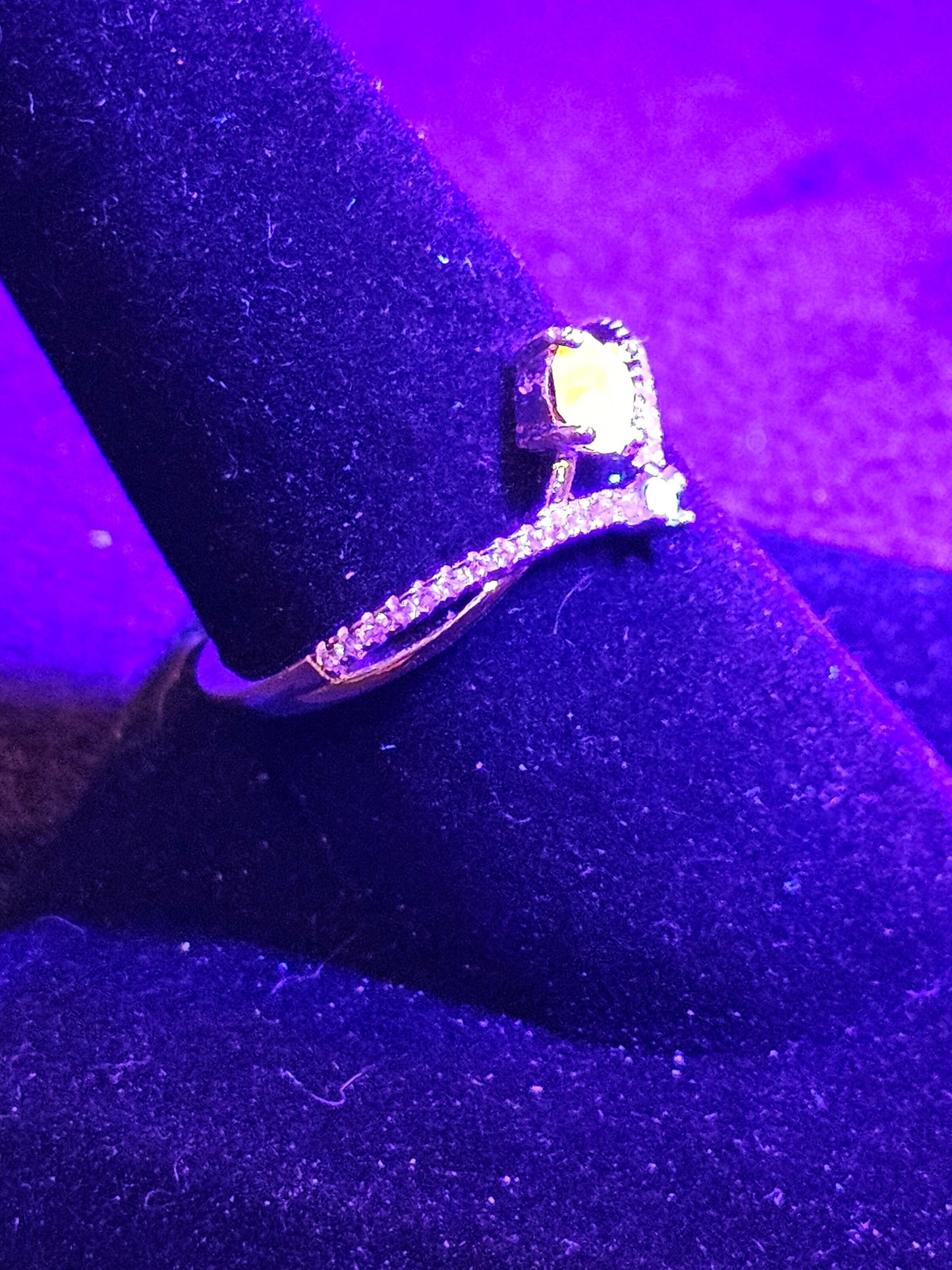 Bague ronde en verre de cadmium et d'uranium, taille 5 à 11, en argent sterling neuf avec pierres qui brillent sous la lumière noire / UV