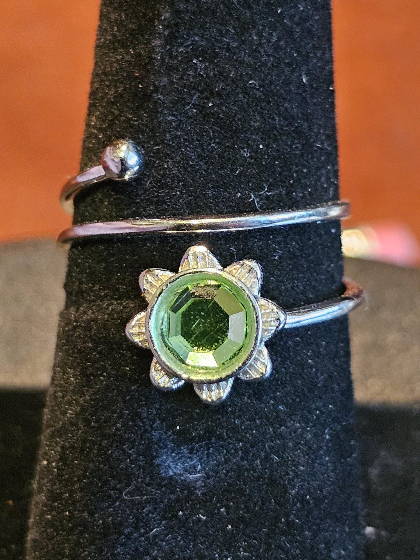 Bague réglable en verre d'uranium, en argent sterling neuf, avec une pierre de verre d'uranium verte ou rose vintage de 6 mm qui brille sous la lumière noire