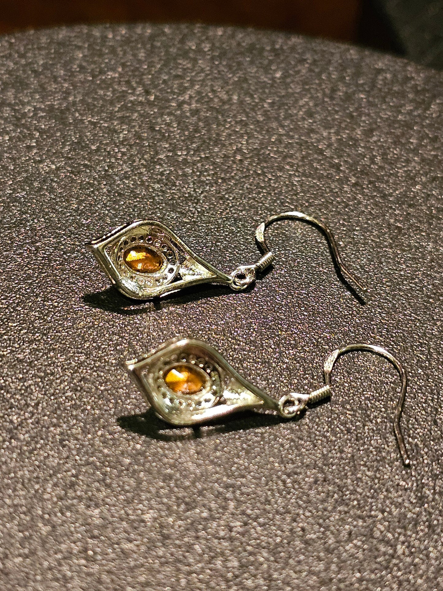 Boucles d'oreilles en verre d'uranium en argent sterling plaqué or blanc, jaune ou rose avec pierres en verre d'uranium vintage, brille sous la lumière noire/UV