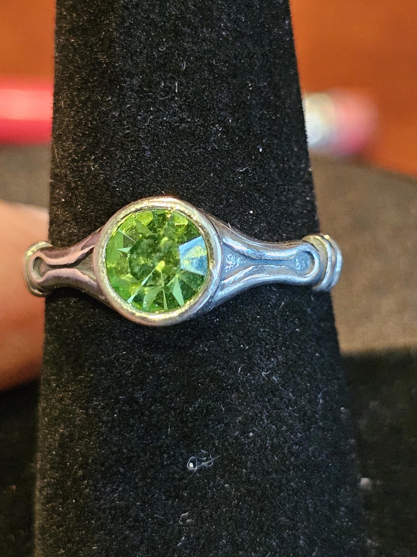 Bague réglable en verre d'uranium, en argent sterling neuf, avec une pierre de verre d'uranium verte ou rose vintage de 6 mm qui brille sous la lumière noire