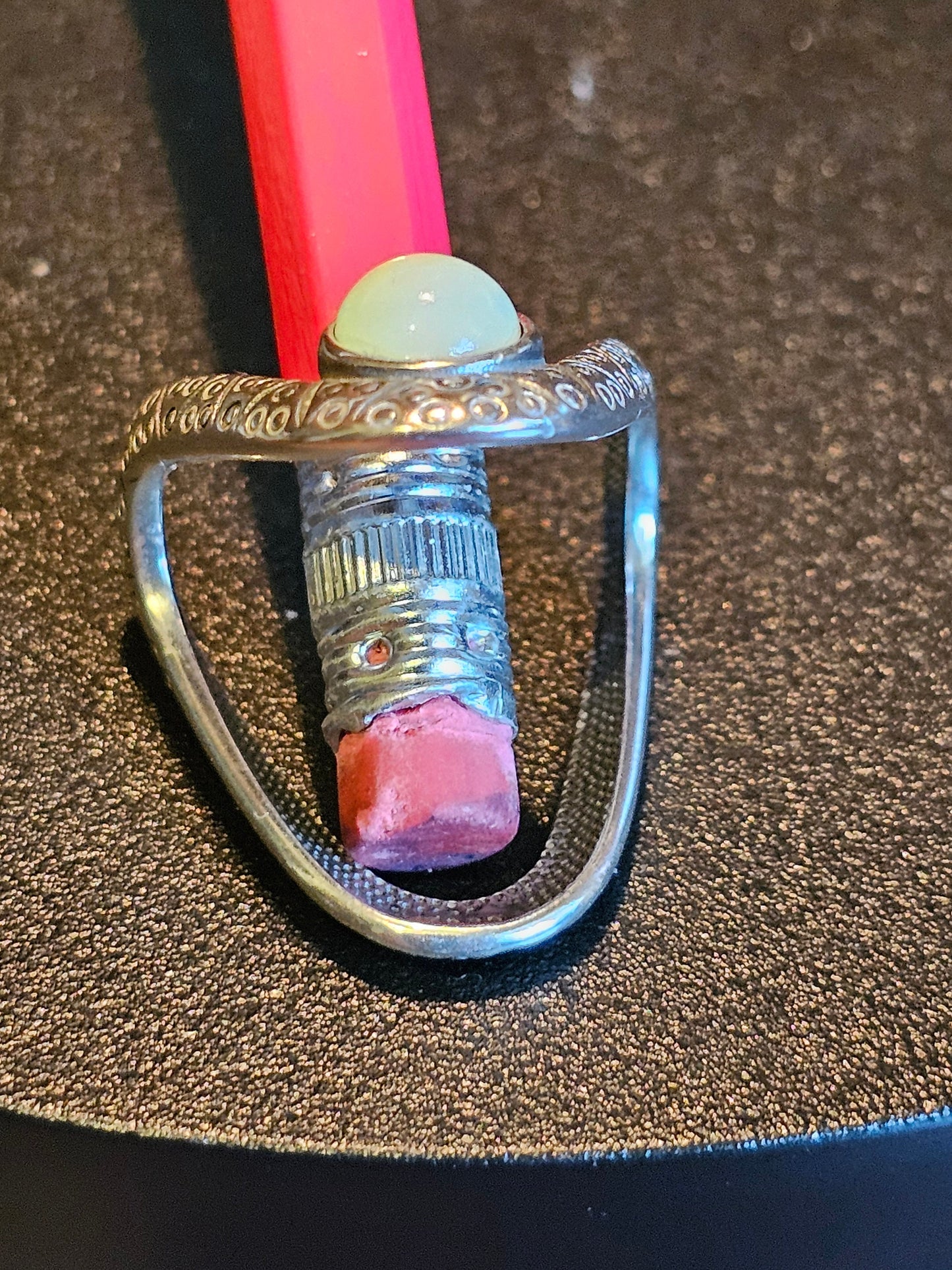 Verstellbarer Ring aus Uranglas in neuem Sterlingsilber, sehr einzigartiges Design mit einem Vintage-Uranglasstein, der unter Schwarzlicht/UV-Licht leuchtet