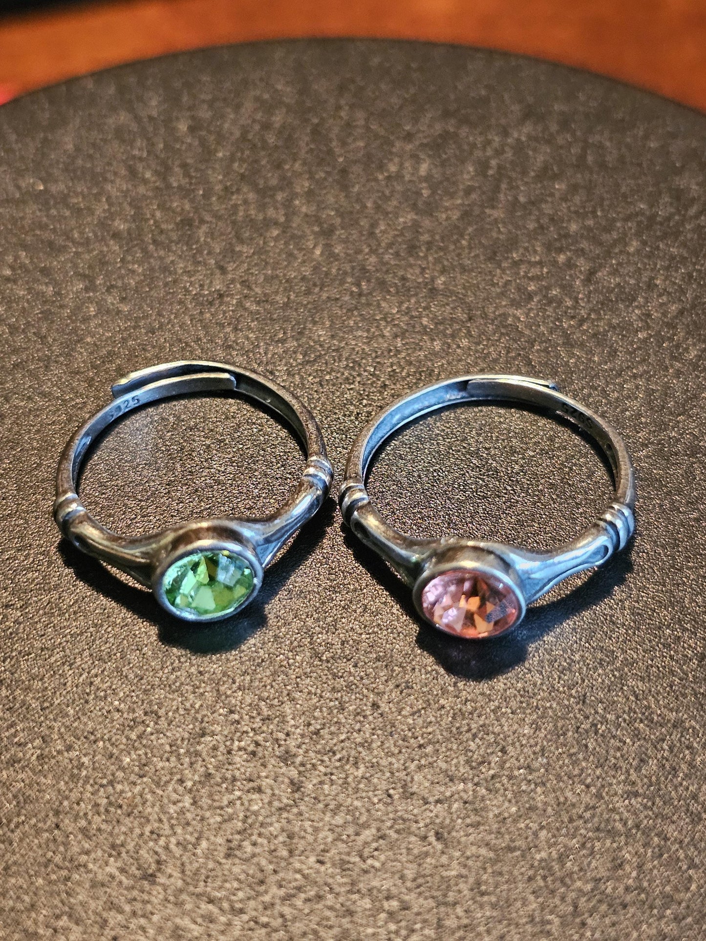 Bague réglable en verre d'uranium, en argent sterling neuf, avec une pierre de verre d'uranium verte ou rose vintage de 6 mm qui brille sous la lumière noire