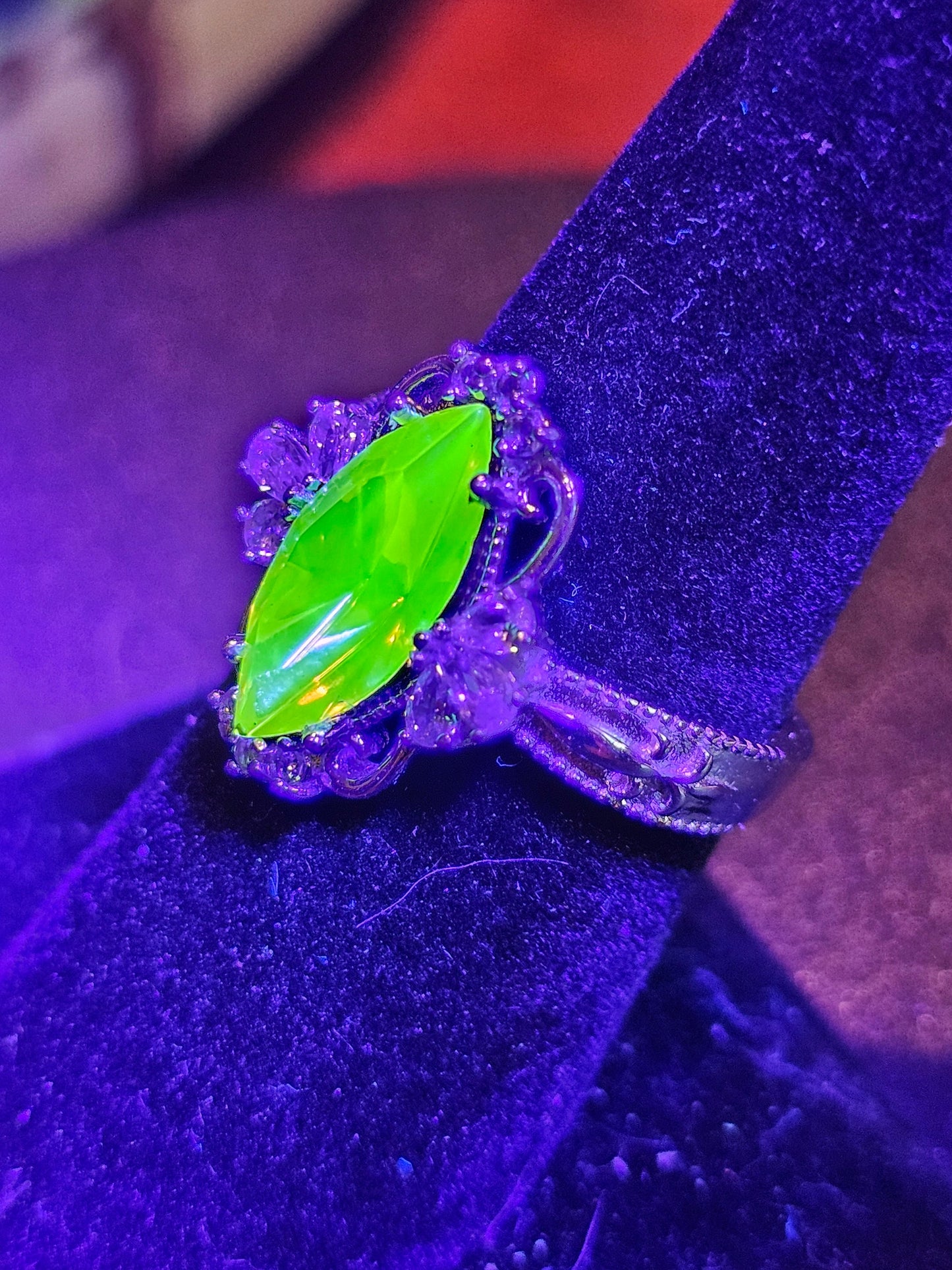 Bague en verre d'uranium taille marquise toutes tailles style Fleur de Lis argent sterling vintage pierre de verre d'uranium qui brille sous la lumière noire / UV