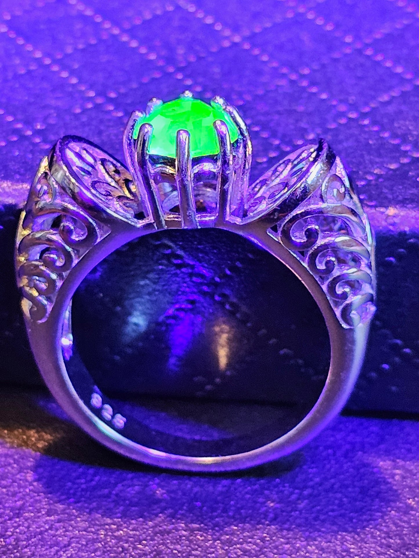 Uranium Glass Round cut Ring vintage style size 7 in new Sterling Silver with a Uranium glass stone that glows under black / UV light