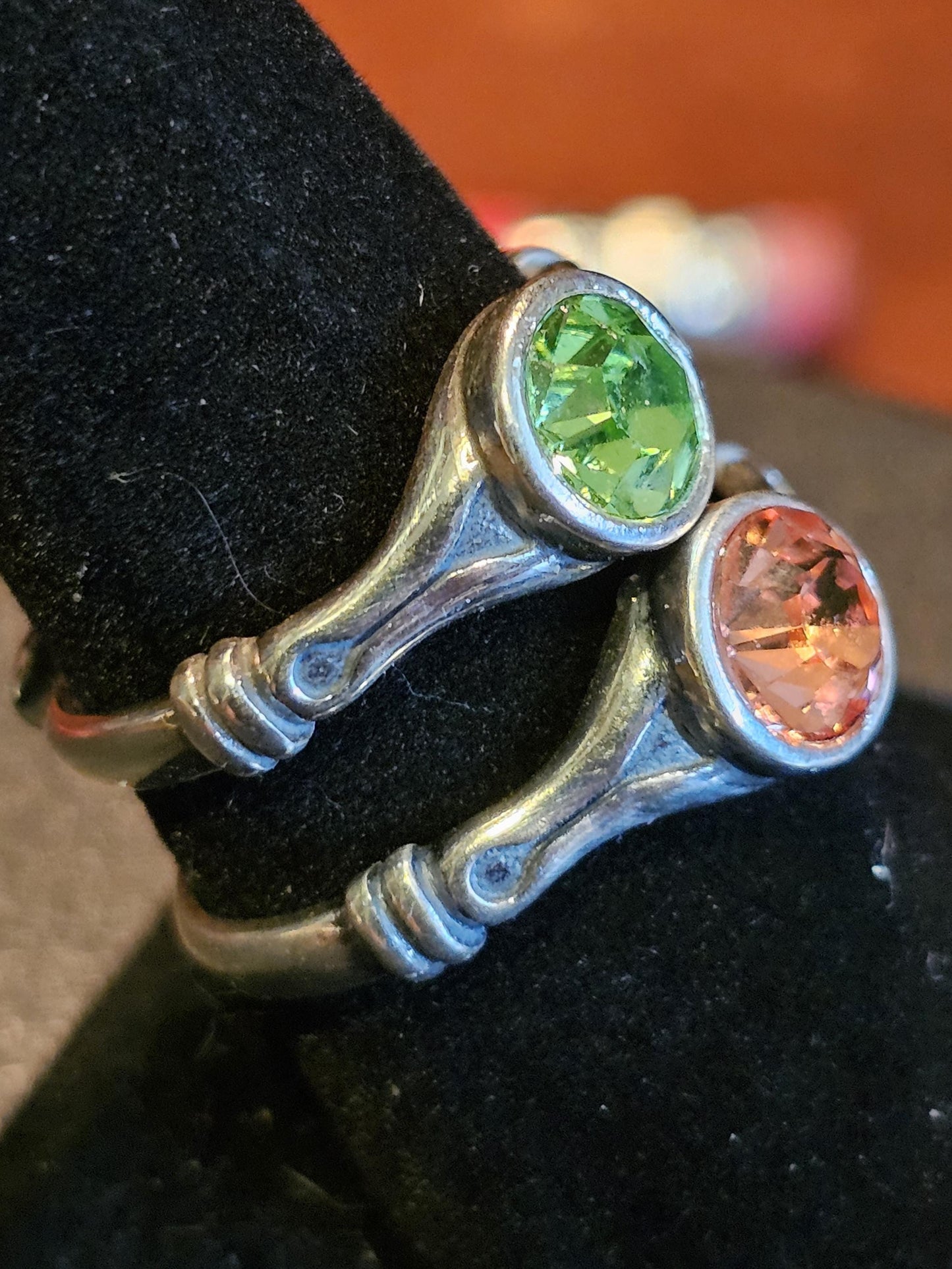 Bague réglable en verre d'uranium, en argent sterling neuf, avec une pierre de verre d'uranium verte ou rose vintage de 6 mm qui brille sous la lumière noire