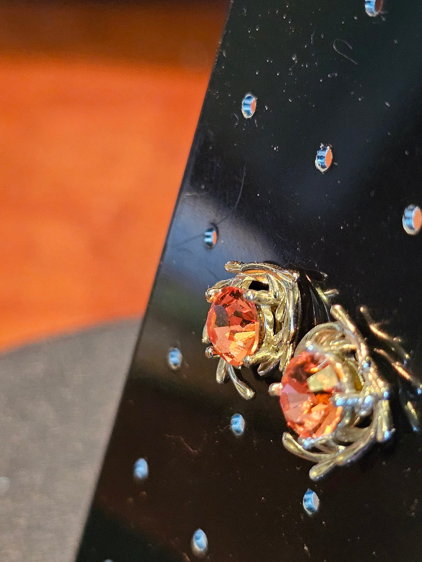 Boucles d'oreilles en verre d'uranium en argent sterling neuf avec pierres de verre d'uranium rose rares de taille ronde vintage de 6 mm qui brillent sous la lumière noire/UV