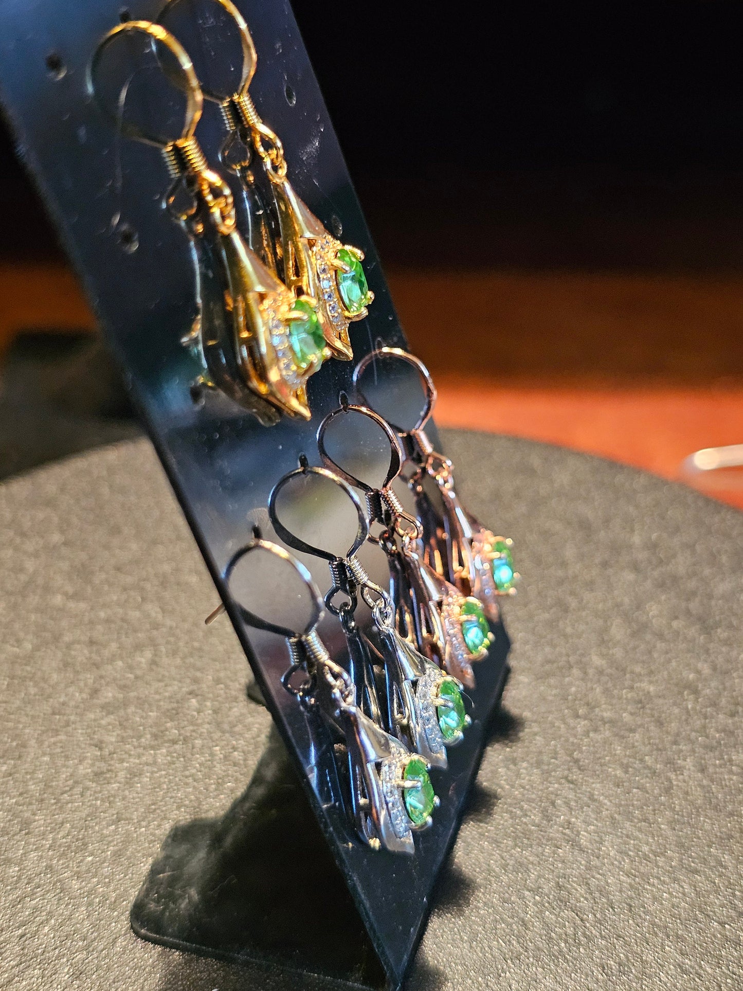 Boucles d'oreilles en verre d'uranium en argent sterling plaqué or blanc, jaune ou rose avec pierres en verre d'uranium vintage, brille sous la lumière noire/UV