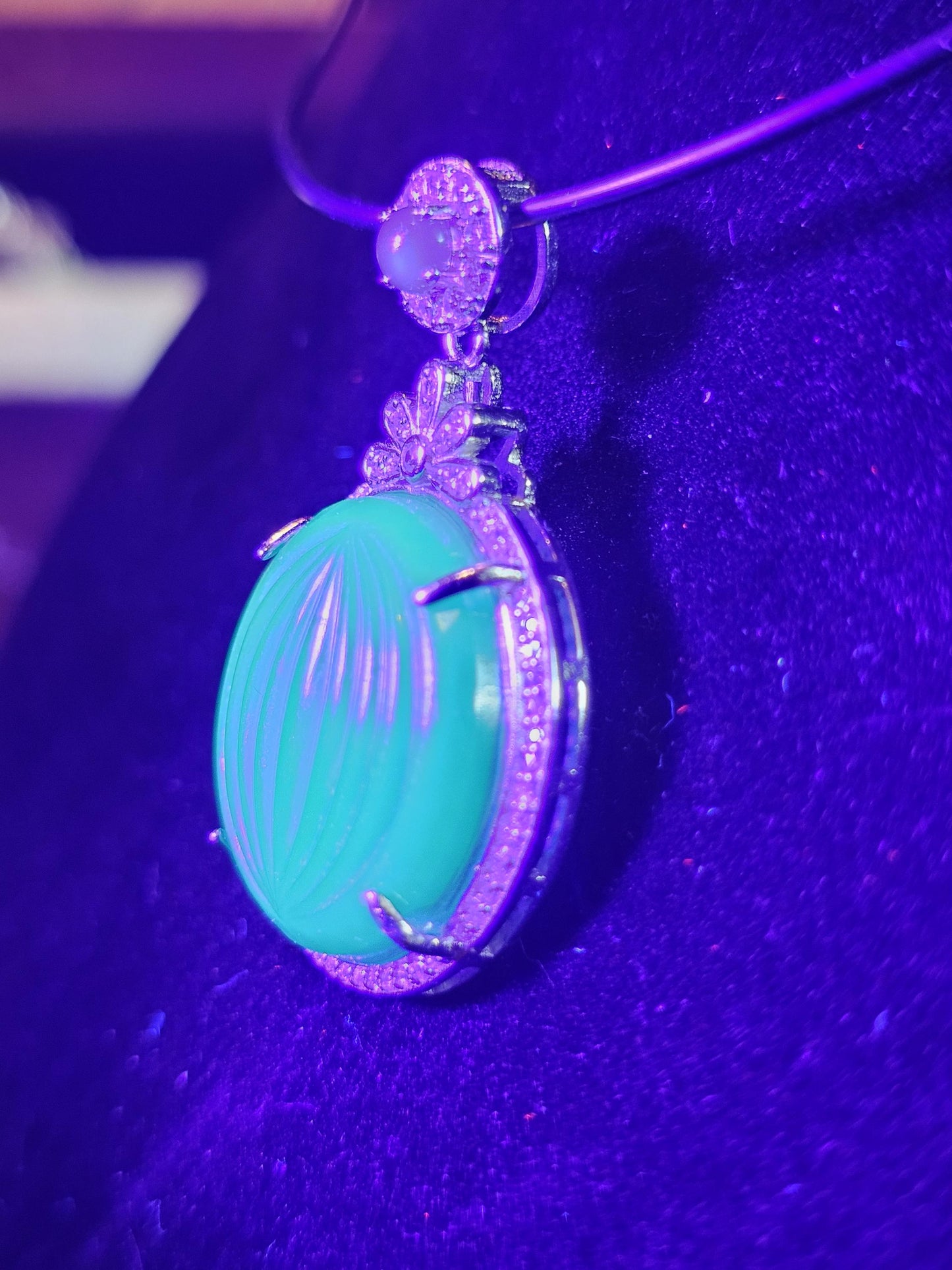 Pendentif en verre d'uranium, nouveau cadre en argent sterling avec un énorme rond en verre d'uranium Art déco vintage de 22 mm qui brille sous la lumière noire / UV
