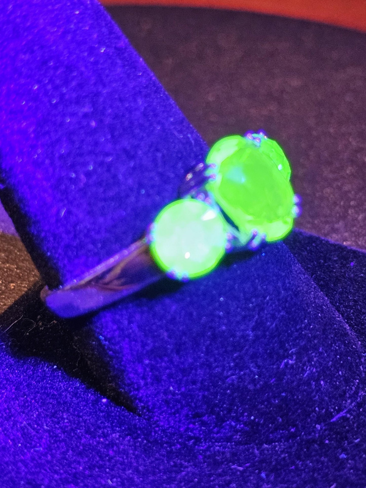 Uranium Glass Oval and Round cut Ring size 8.5 new Sterling Silver with 3 vintage Uranium glass stones that glows under black / UV light