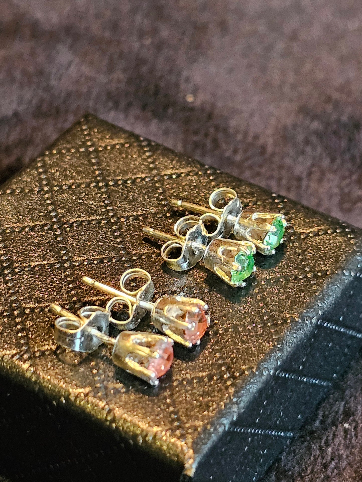 Boucles d'oreilles en verre d'uranium en argent sterling neuf avec des pierres en verre d'uranium vintage vert jaune ou rose rares, brillent sous la lumière noire/UV