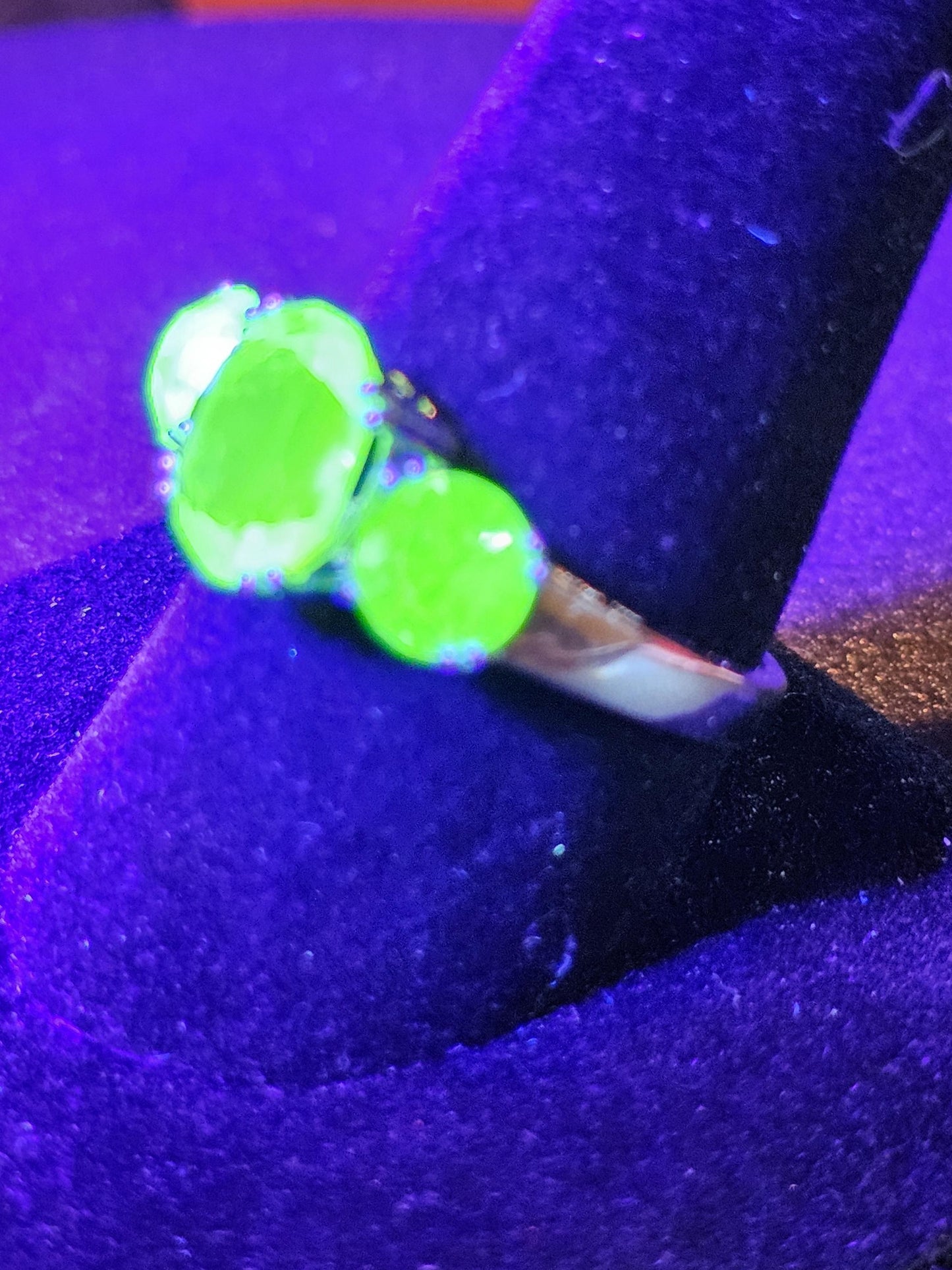 Uranium Glass Oval and Round cut Ring size 8.5 new Sterling Silver with 3 vintage Uranium glass stones that glows under black / UV light