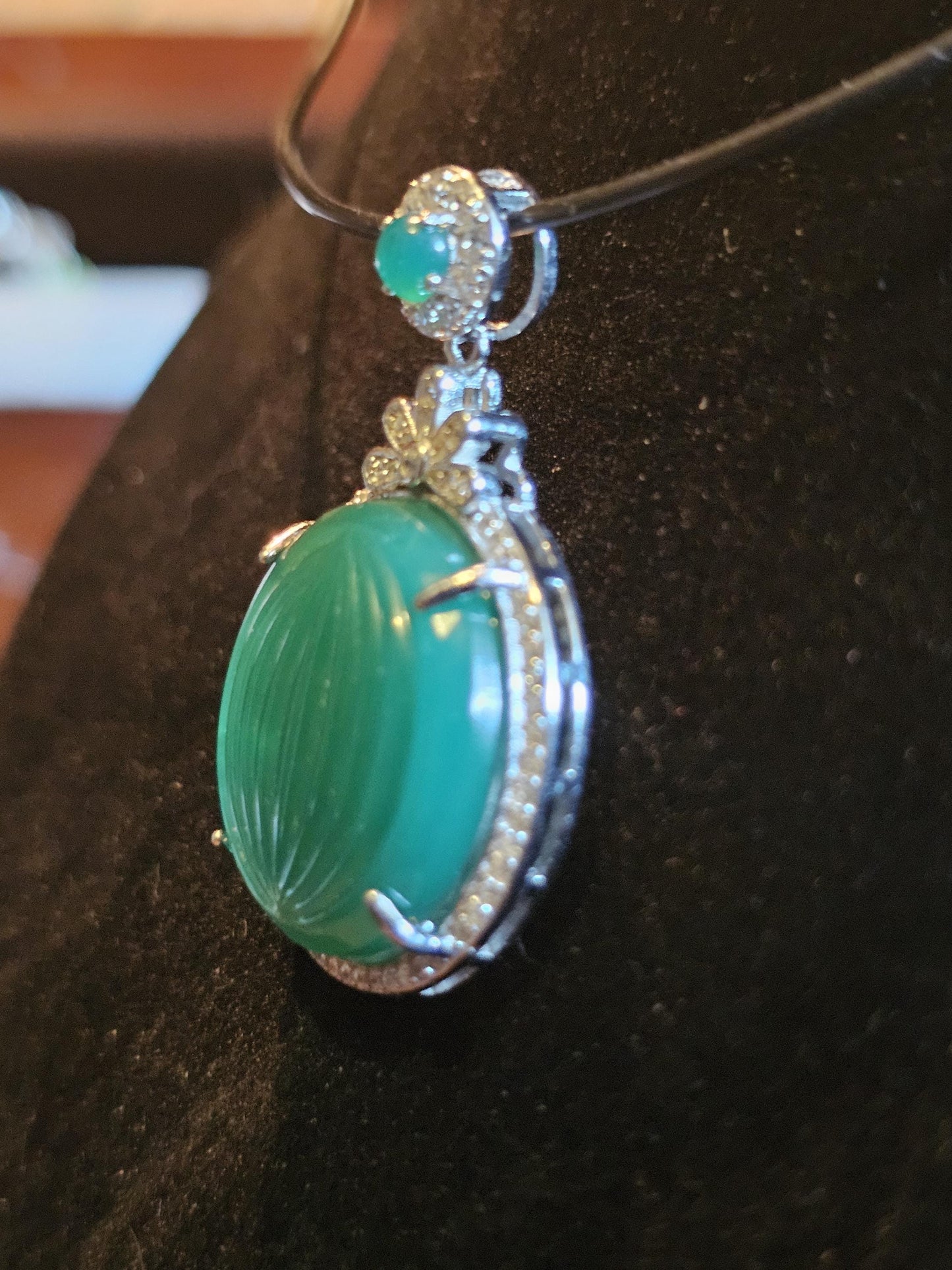 Pendentif en verre d'uranium, nouveau cadre en argent sterling avec un énorme rond en verre d'uranium Art déco vintage de 22 mm qui brille sous la lumière noire / UV