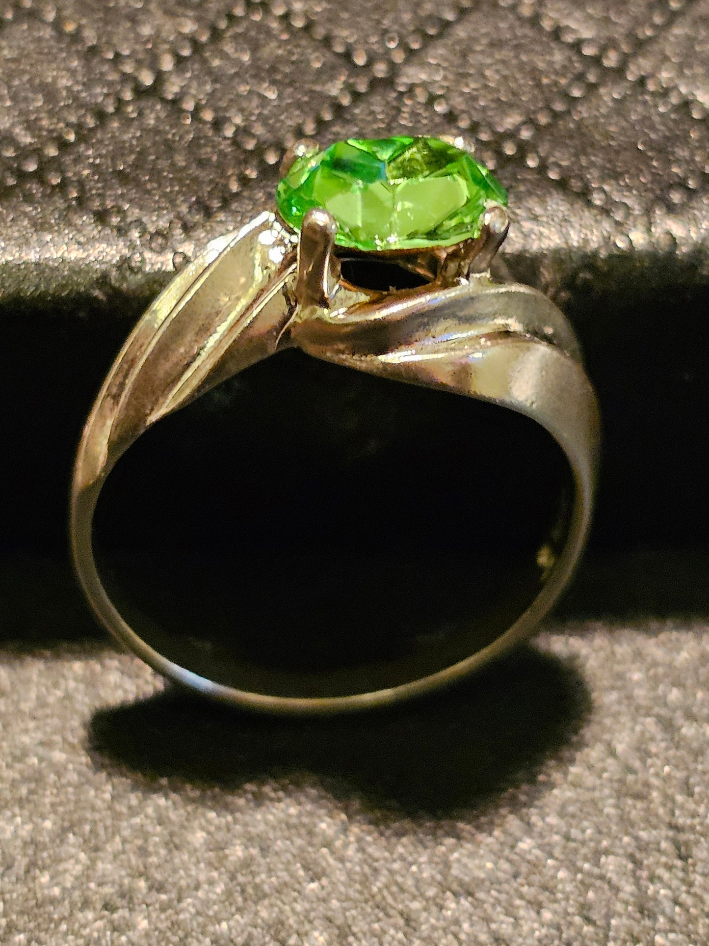 Uranium Glass Oval cut Ring size 7.5, new Sterling Silver with a vintage Uranium glass stone that glows under black / UV light