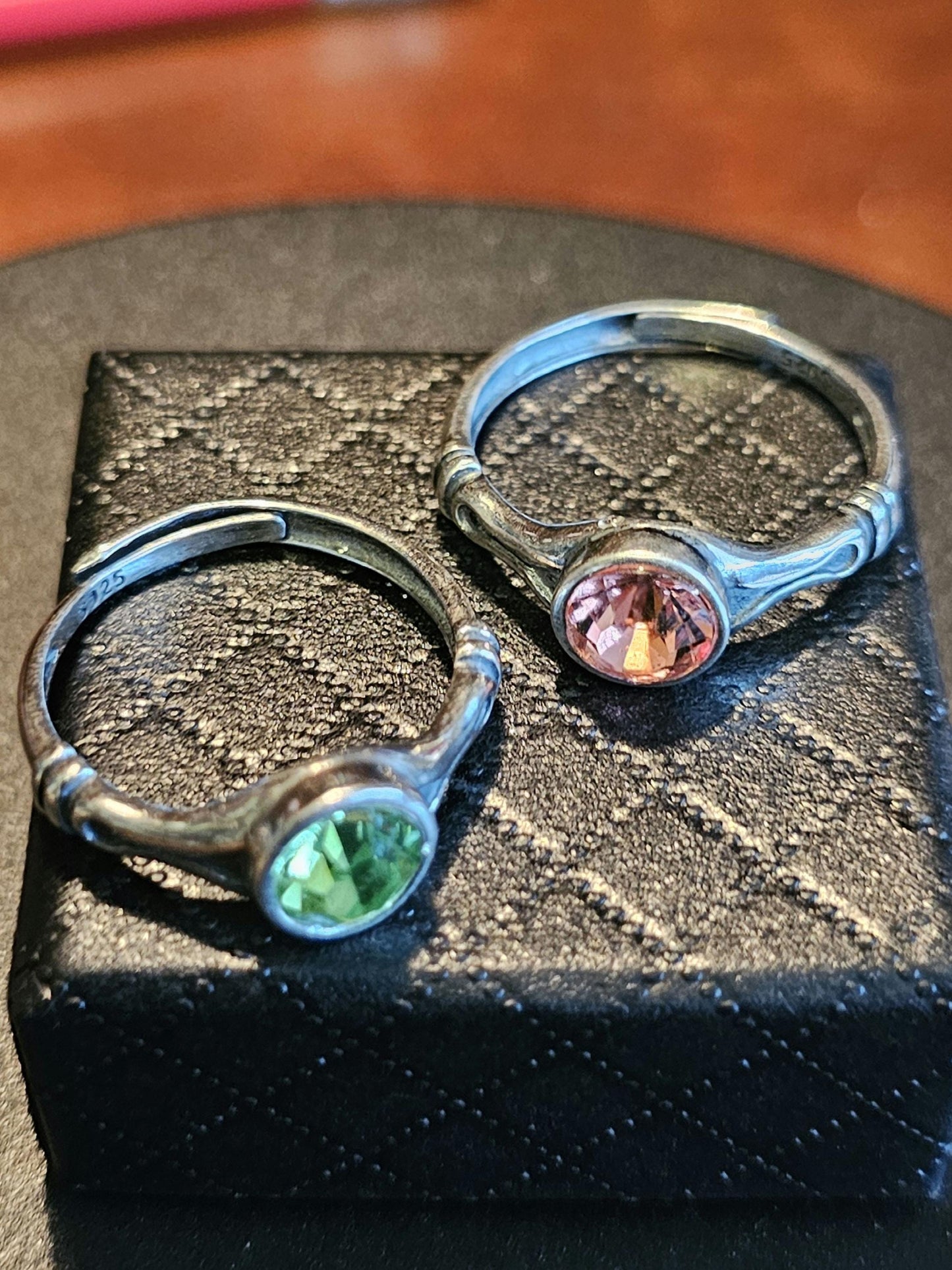 Bague réglable en verre d'uranium, en argent sterling neuf, avec une pierre de verre d'uranium verte ou rose vintage de 6 mm qui brille sous la lumière noire
