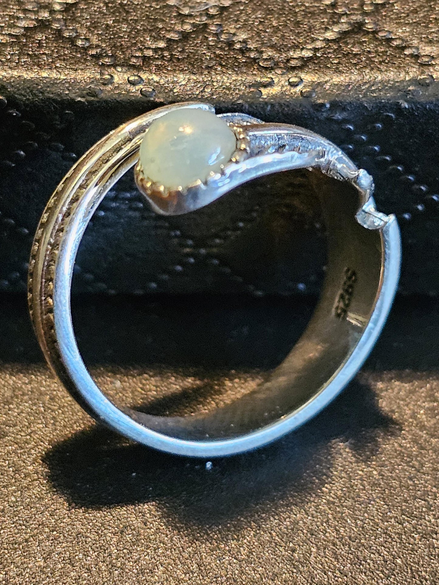Bague ajustable en verre d'uranium, argent sterling, taille ronde, 5 mm, couleur opale, vintage, pierres en verre d'uranium qui brillent sous la lumière noire / UV