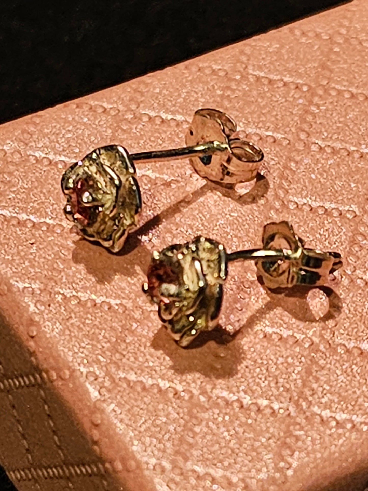 Boucles d'oreilles en verre d'uranium rose en argent sterling avec pierres en verre d'uranium rose vintage, brille sous la lumière noire/UV