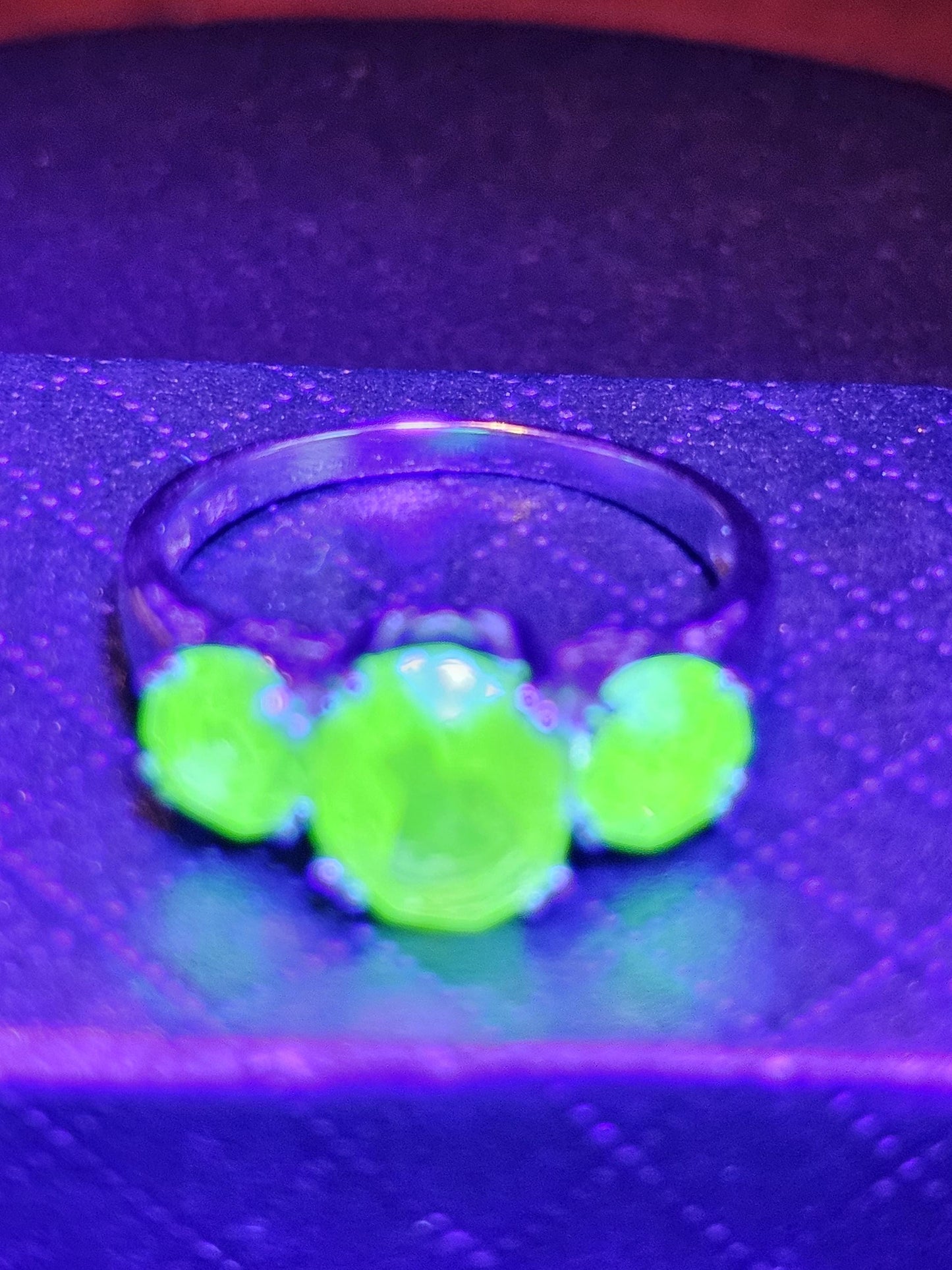 Uranium Glass Oval and Round cut Ring size 8.5 new Sterling Silver with 3 vintage Uranium glass stones that glows under black / UV light