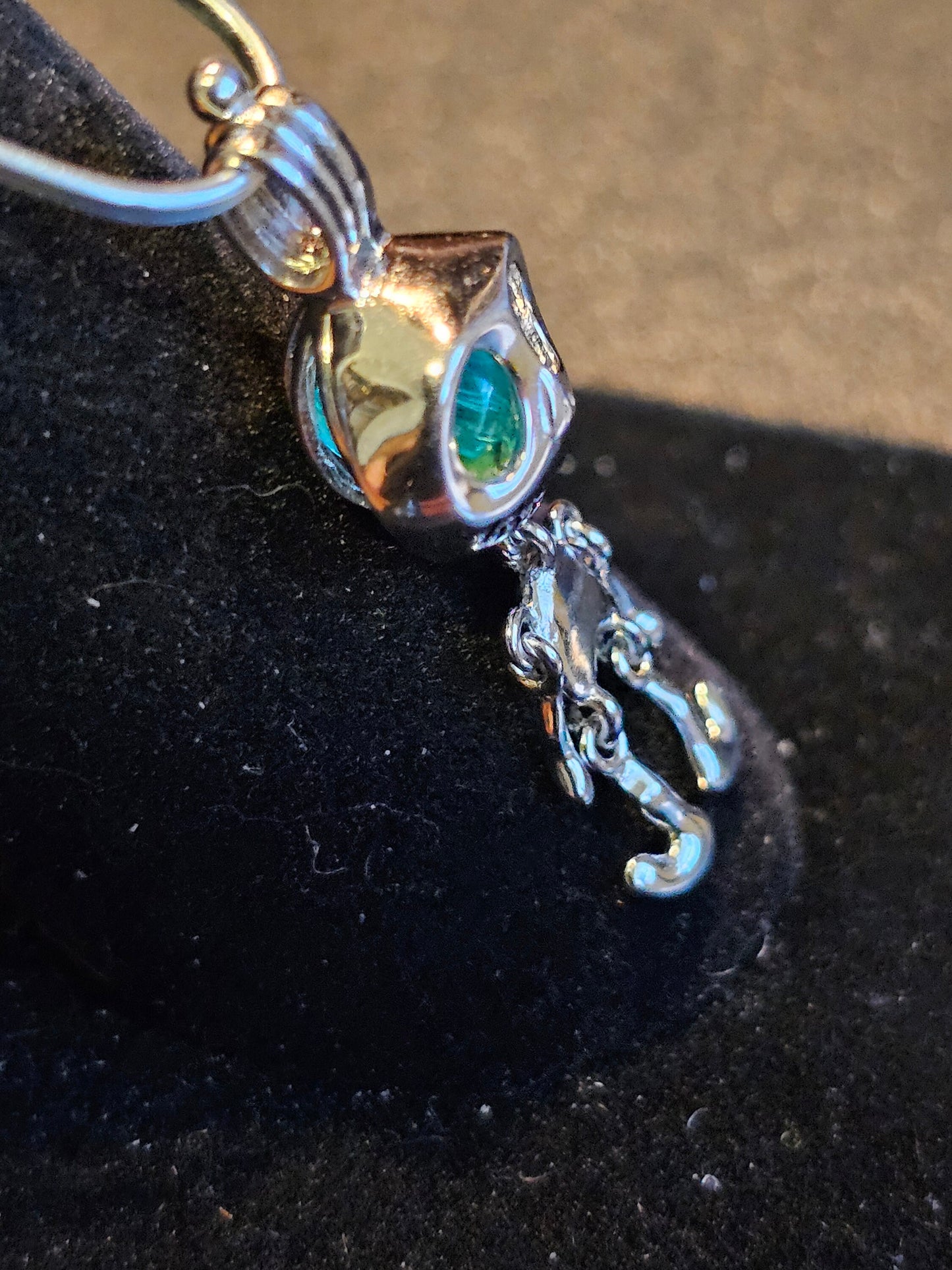 Pendentif en verre d'uranium, nouveau pendentif en argent sterling avec une perle de verre d'uranium de taille ronde vintage qui brille sous la lumière noire / UV