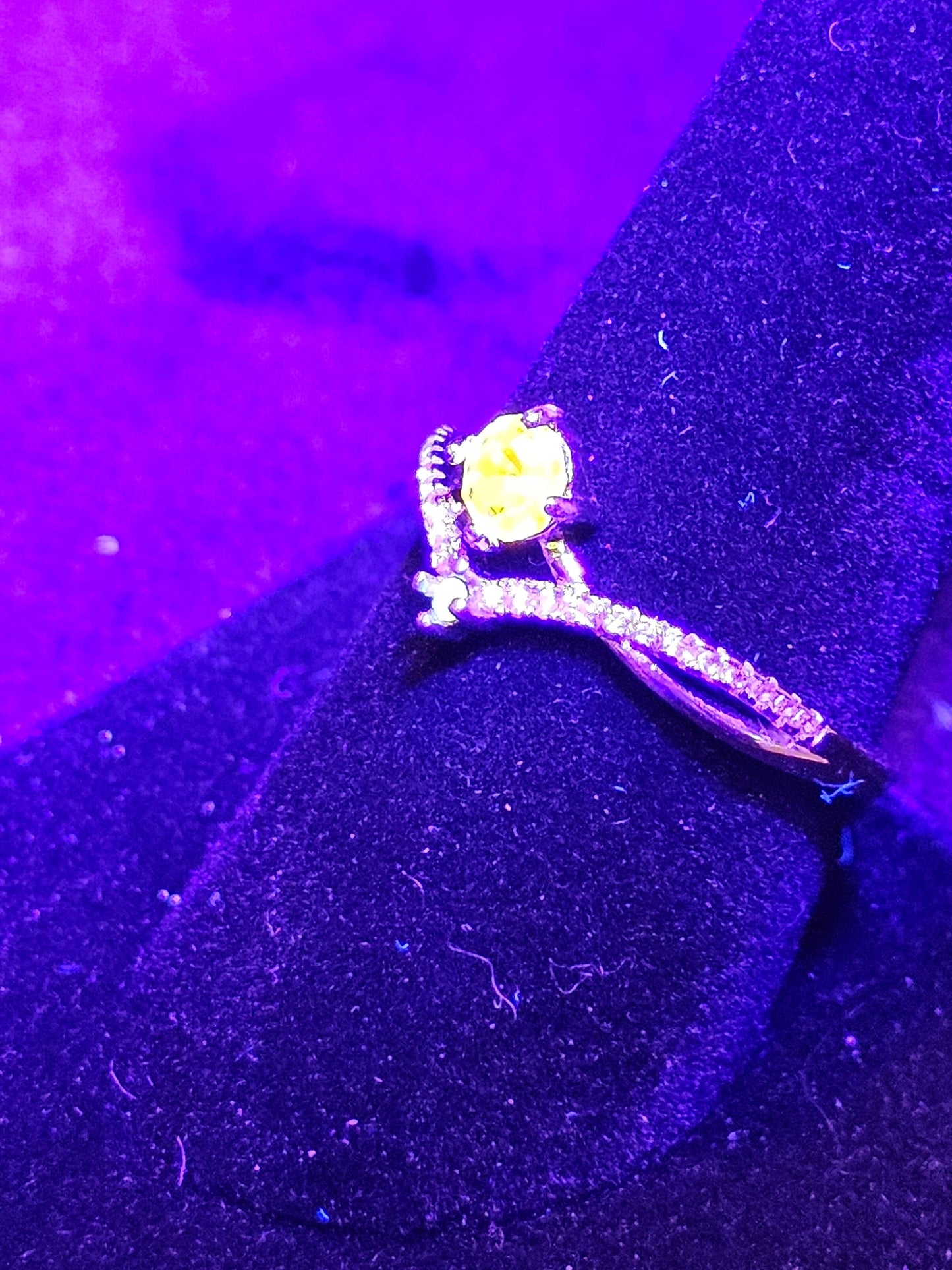 Bague ronde en verre de cadmium et d'uranium, taille 5 à 11, en argent sterling neuf avec pierres qui brillent sous la lumière noire / UV