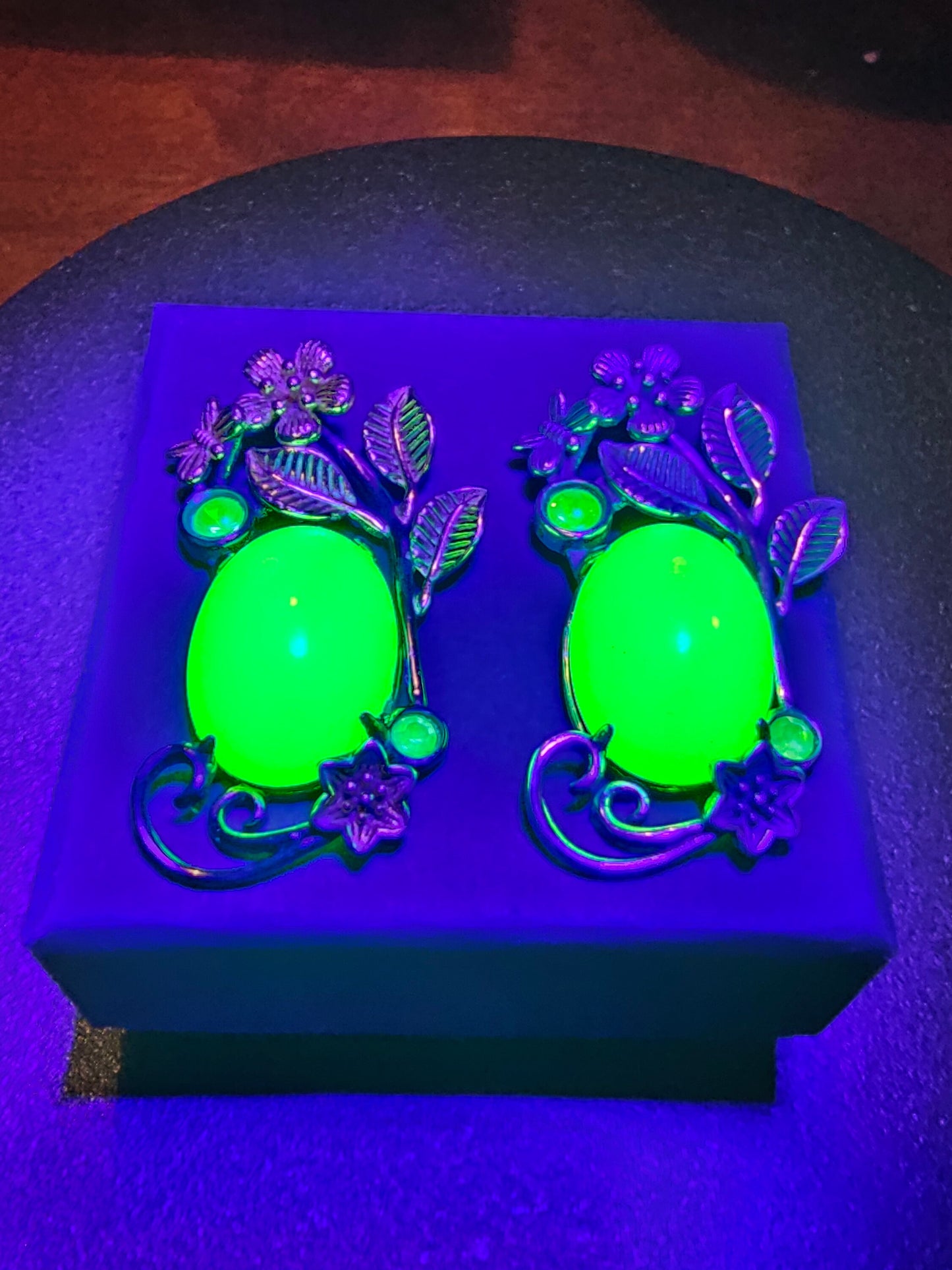 Pendentif en verre d'uranium, magnifique nouveau cadre en argent sterling avec une grande pierre de verre d'uranium vintage 18x13 qui brille sous la lumière noire / UV