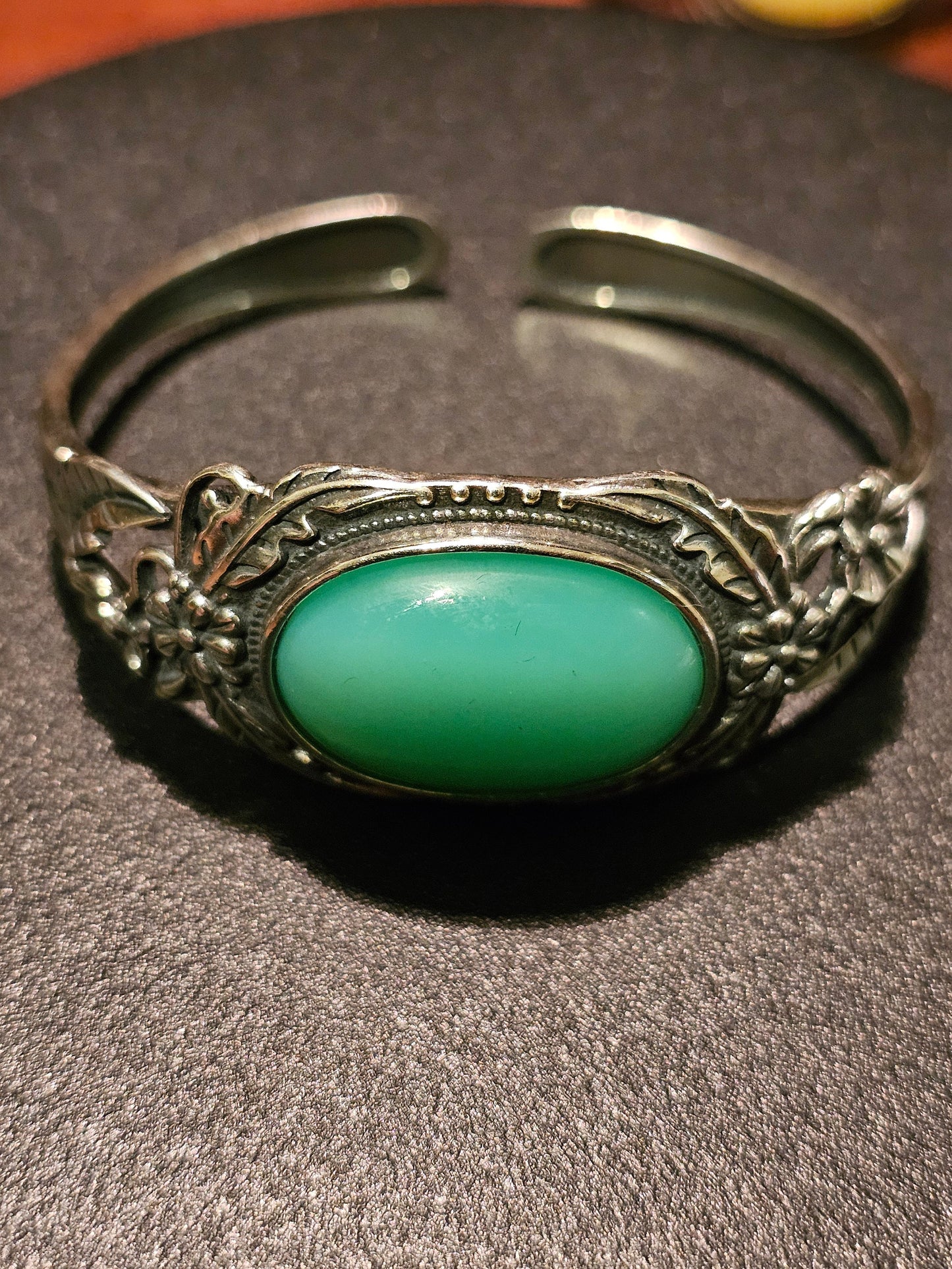 Bracelets en verre d'uranium neufs en argent sterling avec pierres ovales en verre d'uranium vintage de 25 x 18 mm qui brillent sous la lumière noire / UV