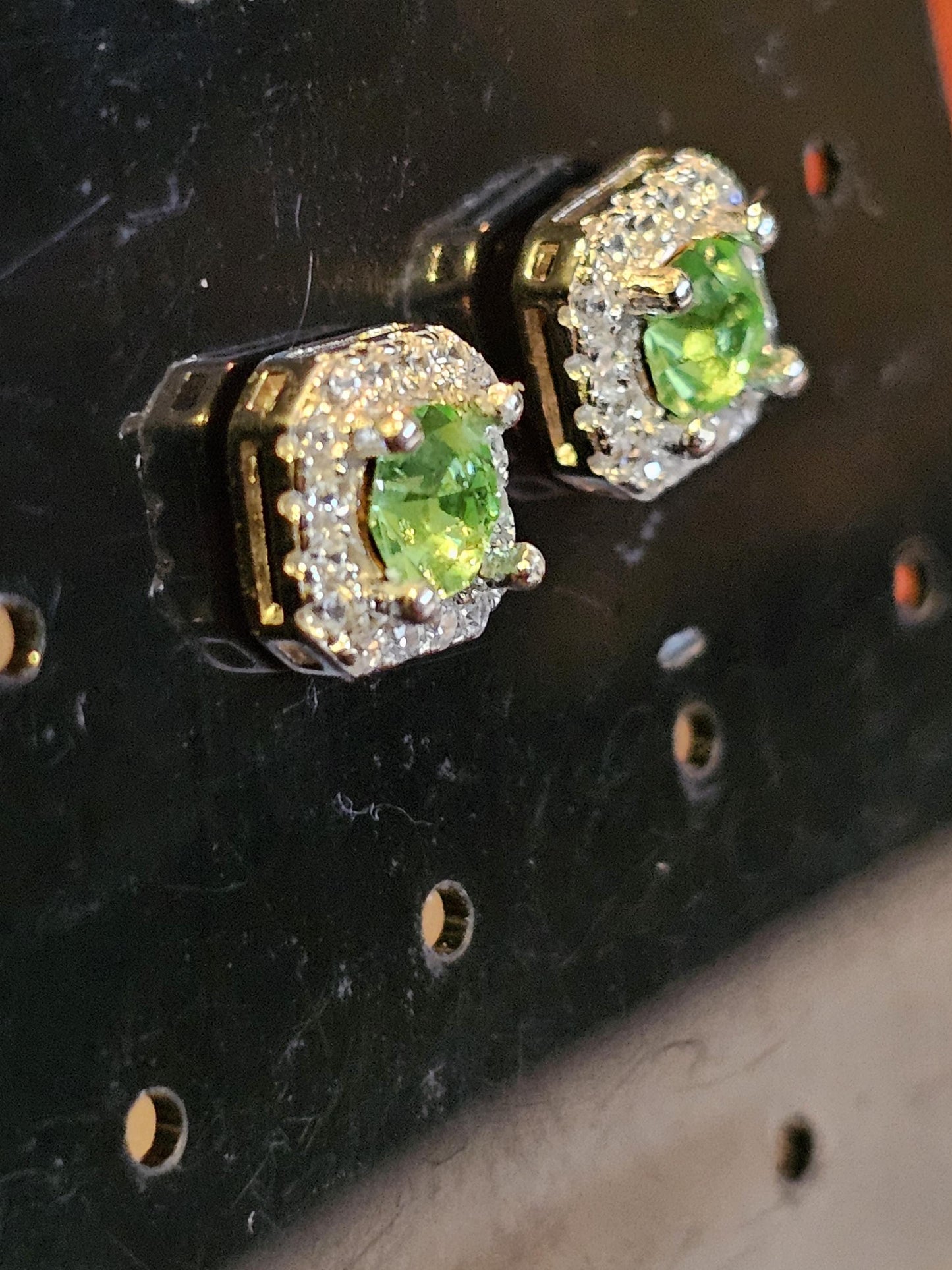 Boucles d'oreilles en verre d'uranium en argent sterling neuf avec pierres en verre d'uranium taille ovale vintage qui brillent sous la lumière noire/UV