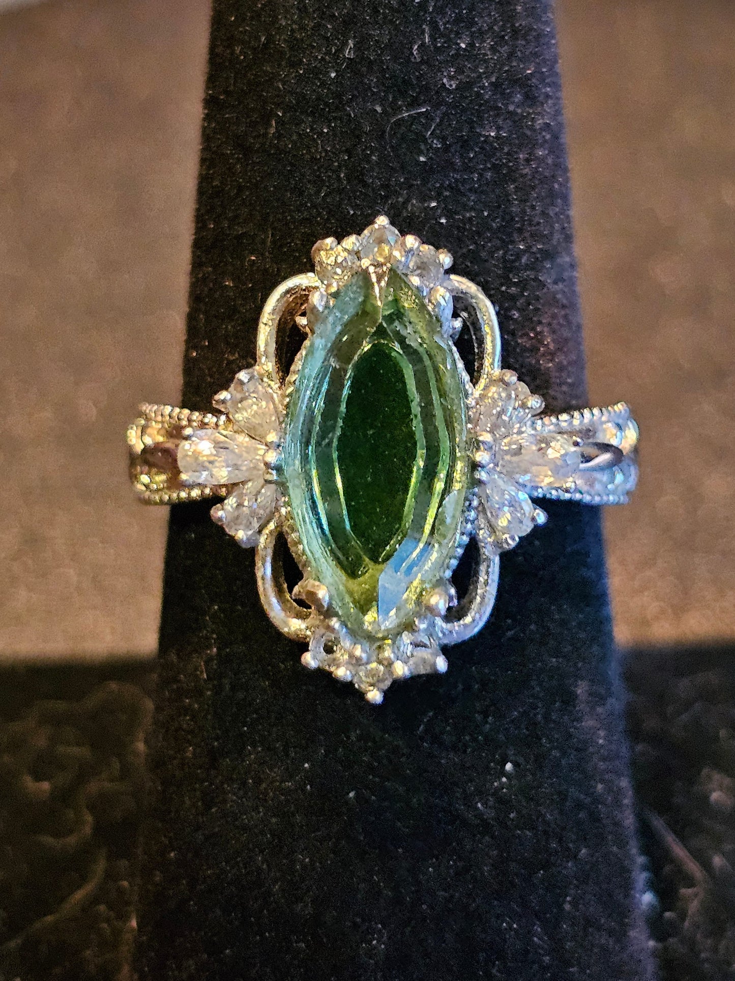 Bague en verre d'uranium taille marquise toutes tailles style Fleur de Lis argent sterling vintage pierre de verre d'uranium qui brille sous la lumière noire / UV