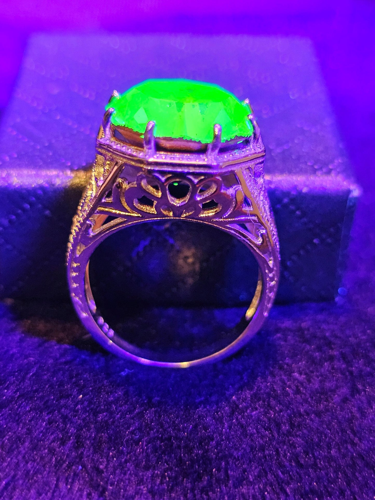 Uranium Glass Round cut Ring Art Deco in size 6.5, 7, 7.5 Sterling Silver large vintage Uranium glass stone that glows under black/UV light