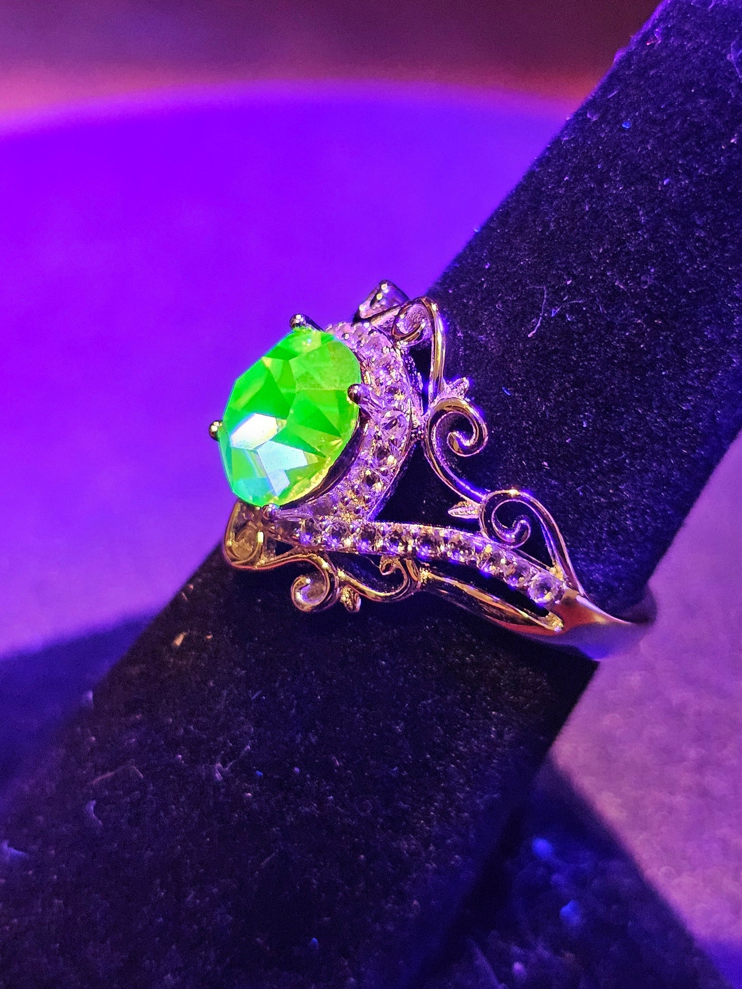 Uranium Glass Round cut Ring in size 6.5, 7 & 7.5 new Sterling Silver with a vintage Uranium glass stone that glows under black / UV light