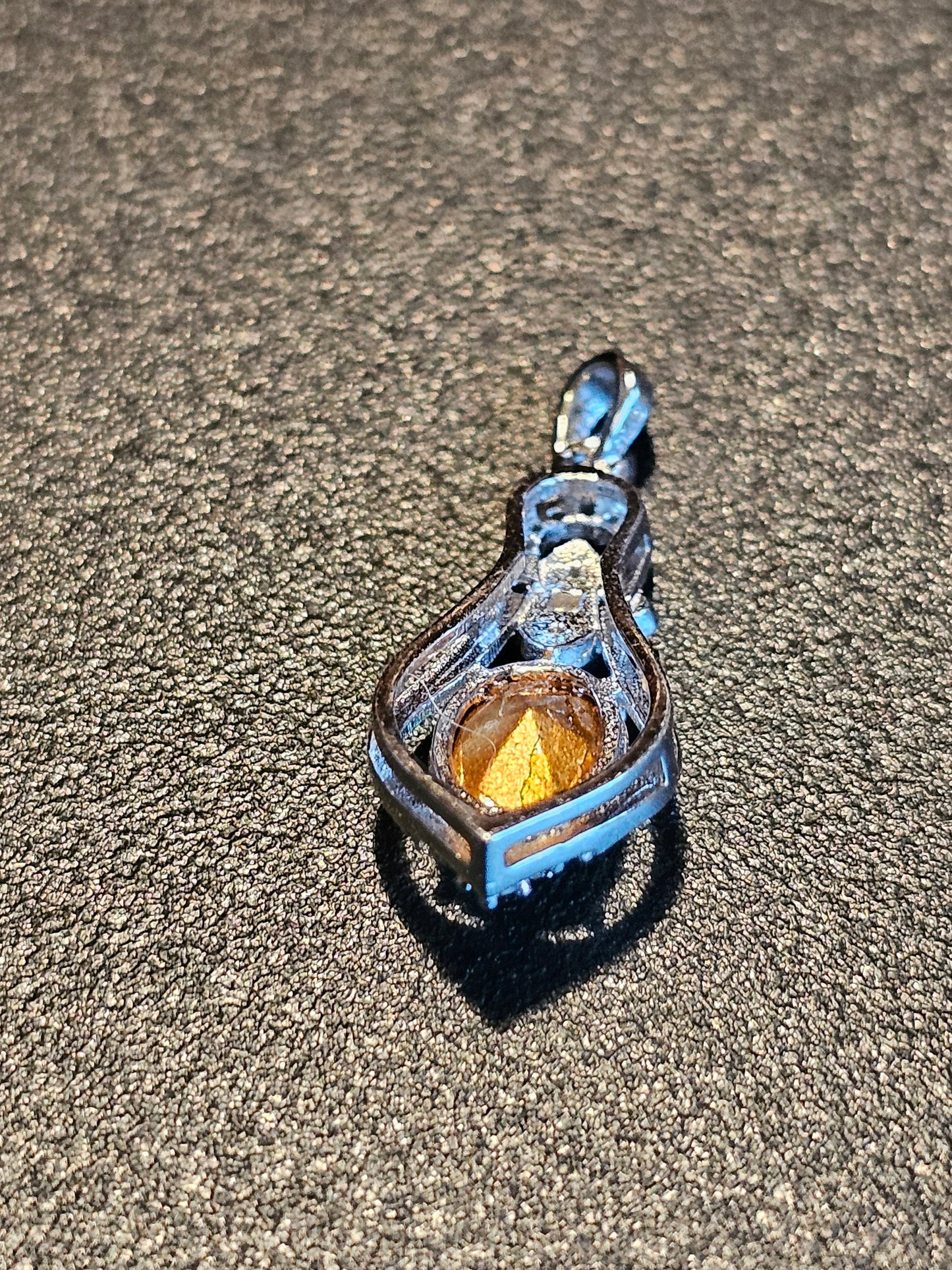 Pendentif en verre d'uranium neuf en argent sterling avec une pierre de verre d'uranium vintage de taille ovale 8x6 ou 10x8 mm brille sous la lumière noire / UV