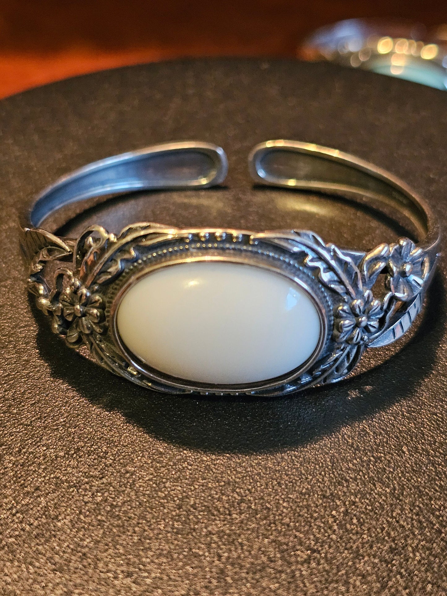 Bracelets en verre d'uranium neufs en argent sterling avec pierres ovales en verre d'uranium vintage de 25 x 18 mm qui brillent sous la lumière noire / UV