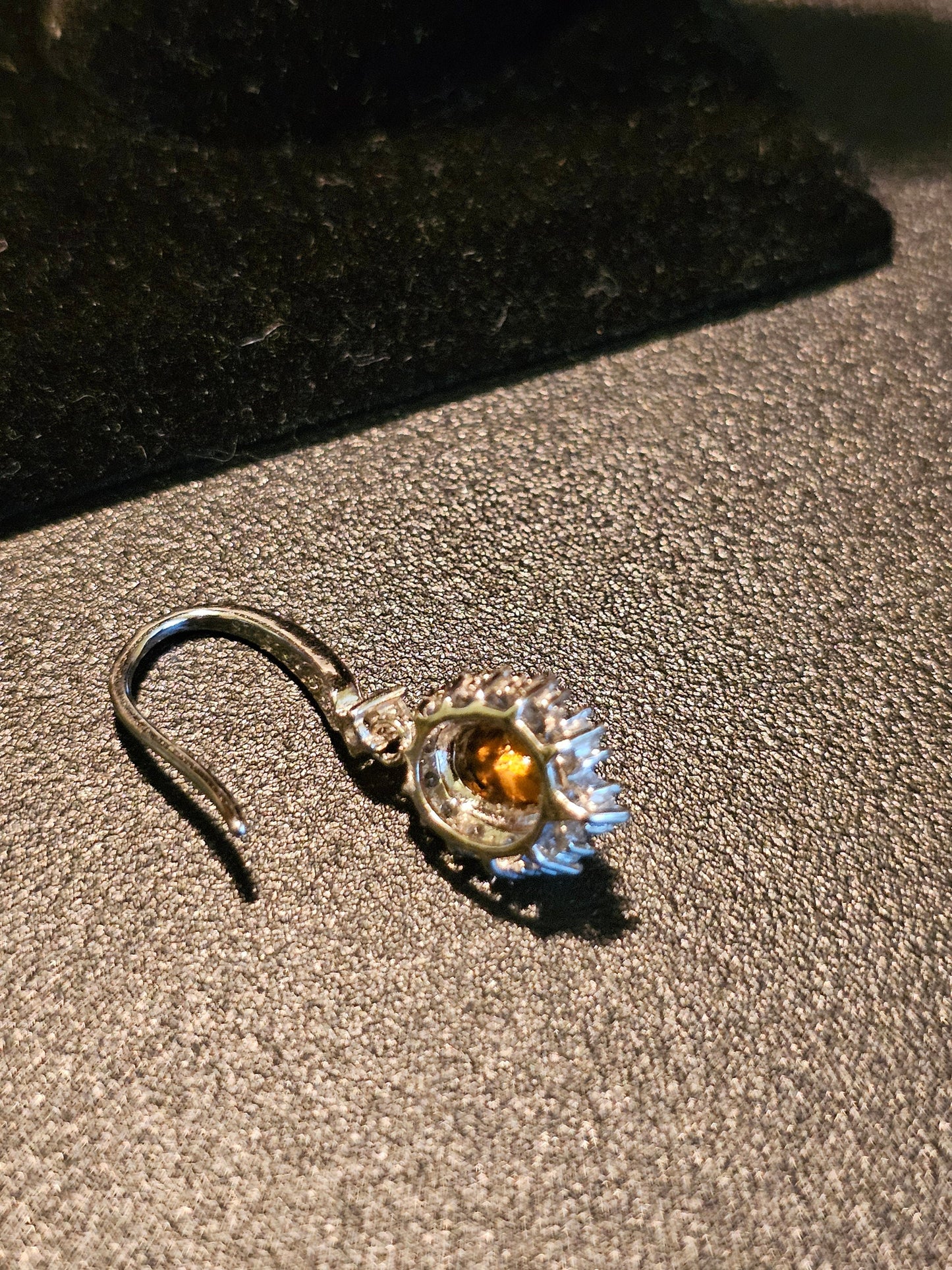 Boucles d'oreilles en verre d'uranium en argent sterling neuf avec pierres en verre d'uranium taille ovale vintage qui brillent sous la lumière noire/UV