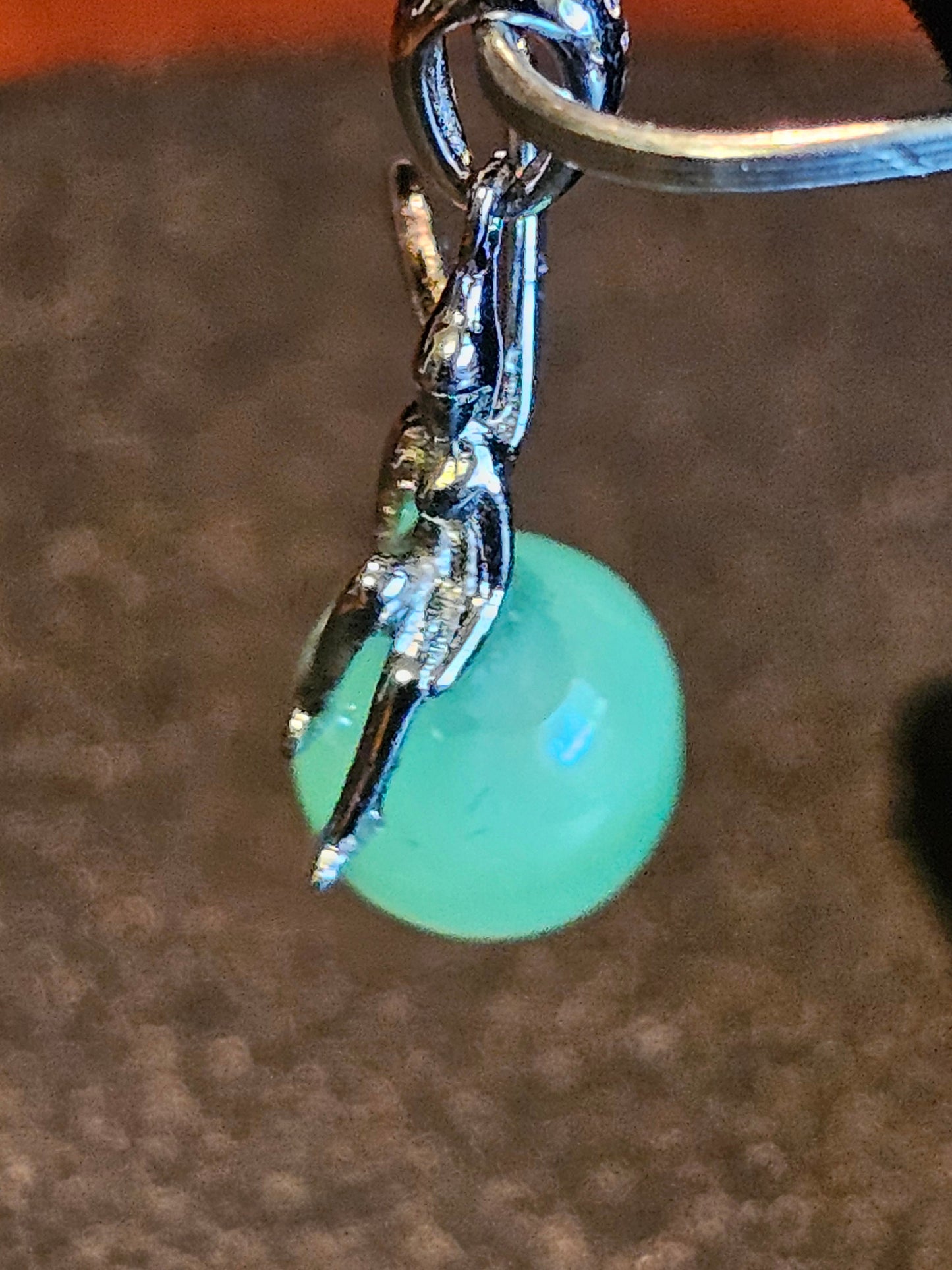 Pendentif en verre d'uranium dans un nouveau design de fée en argent sterling avec une perle vintage de 8 mm en verre d'uranium qui brille sous la lumière noire / UV