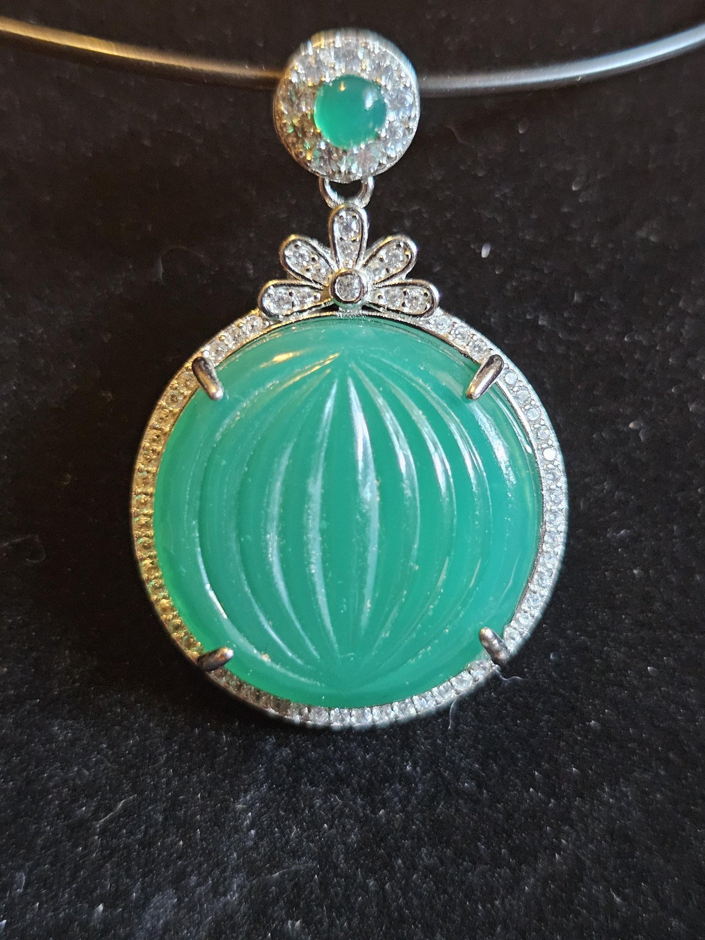 Pendentif en verre d'uranium, nouveau cadre en argent sterling avec un énorme rond en verre d'uranium Art déco vintage de 22 mm qui brille sous la lumière noire / UV