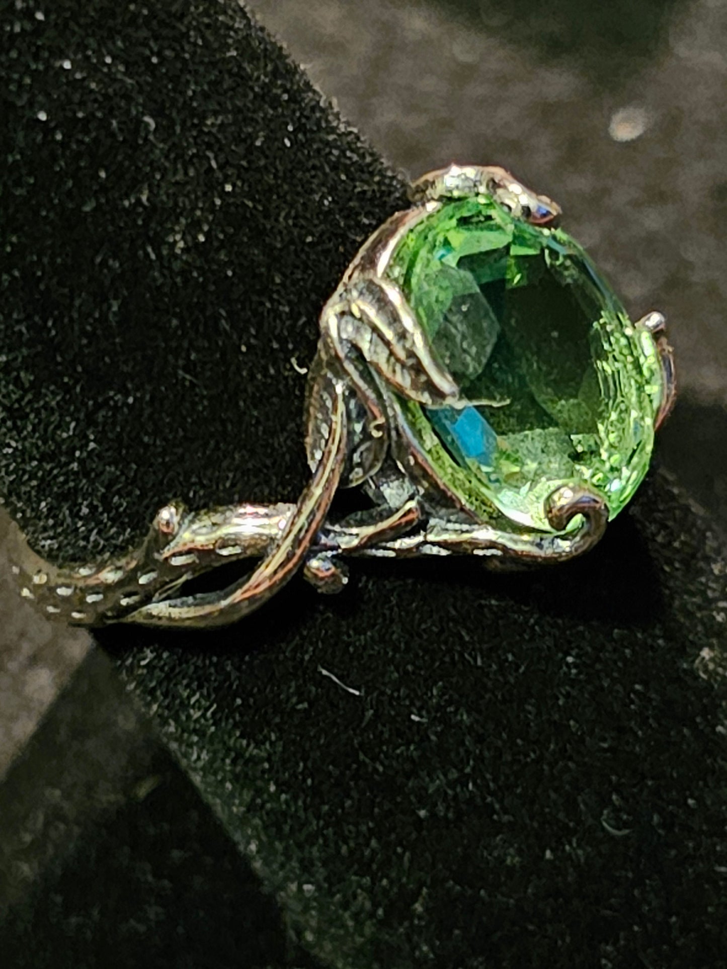 Bague réglable en verre d'uranium en argent sterling avec une grande pierre ovale en verre d'uranium vintage de taille ovale qui brille sous la lumière noire / UV