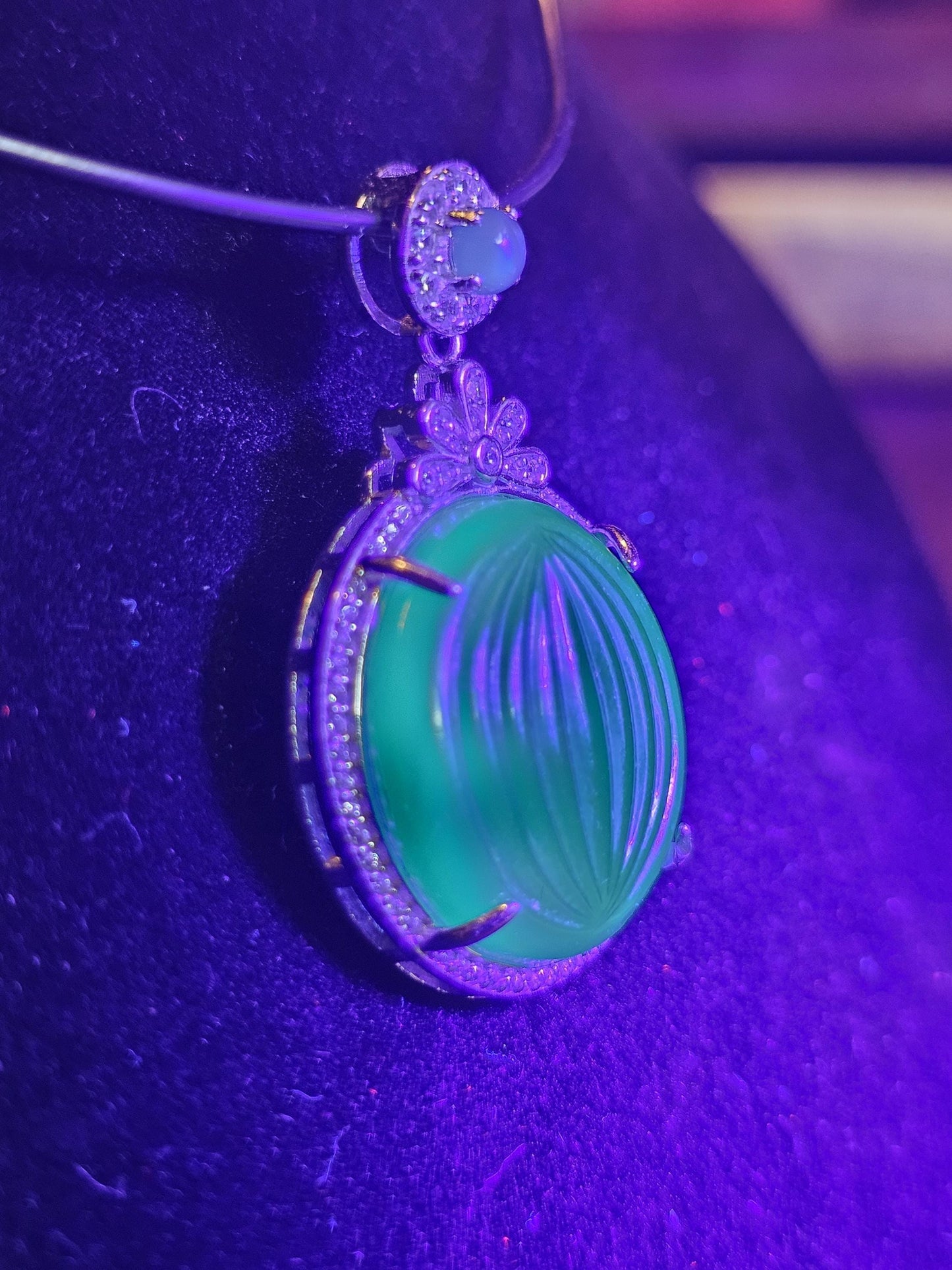 Pendentif en verre d'uranium, nouveau cadre en argent sterling avec un énorme rond en verre d'uranium Art déco vintage de 22 mm qui brille sous la lumière noire / UV