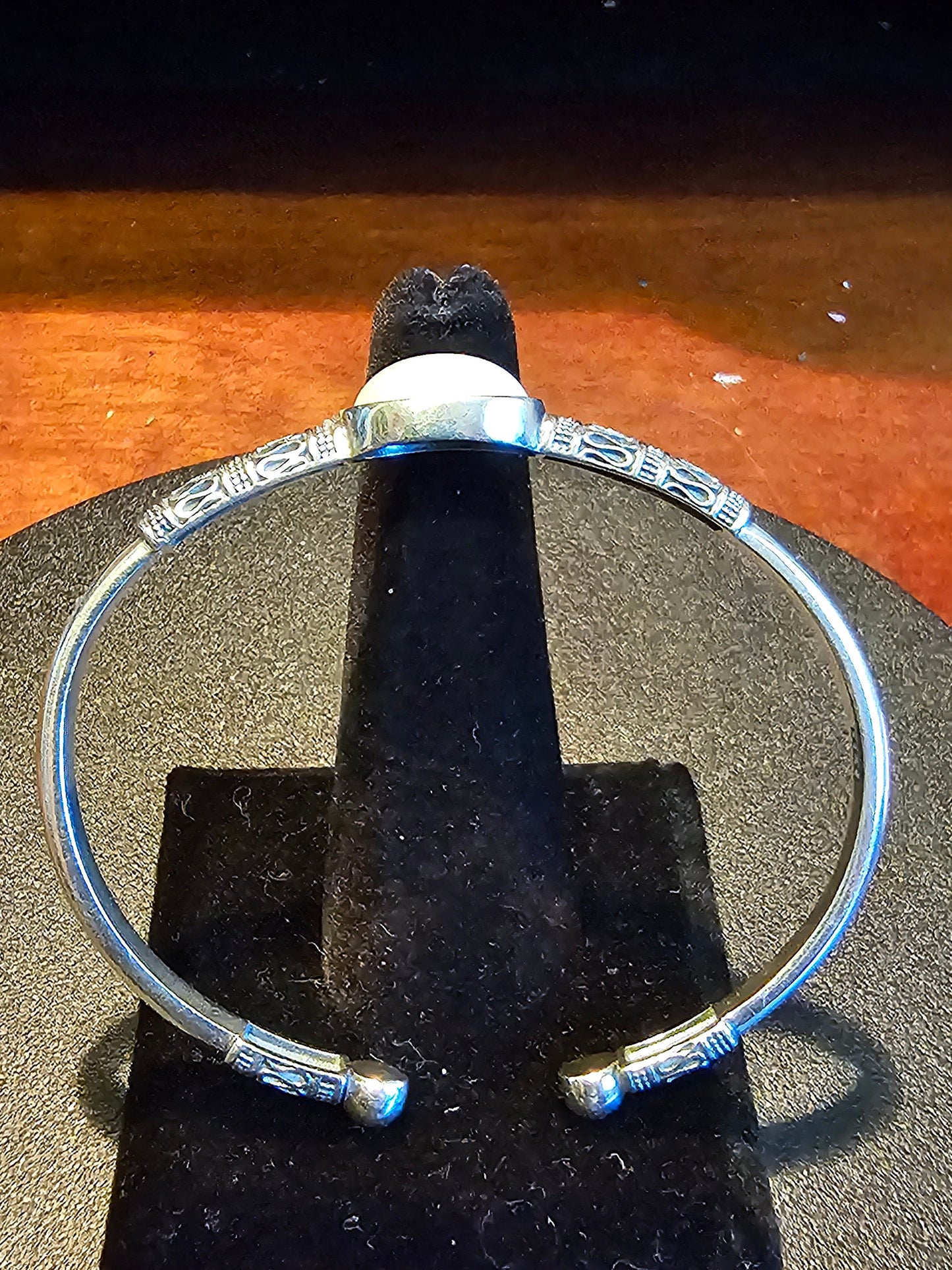 Bracelet en verre d'uranium en argent sterling massif neuf et avec une pierre ovale en verre d'uranium vintage 14x10 qui brille sous la lumière noire / UV
