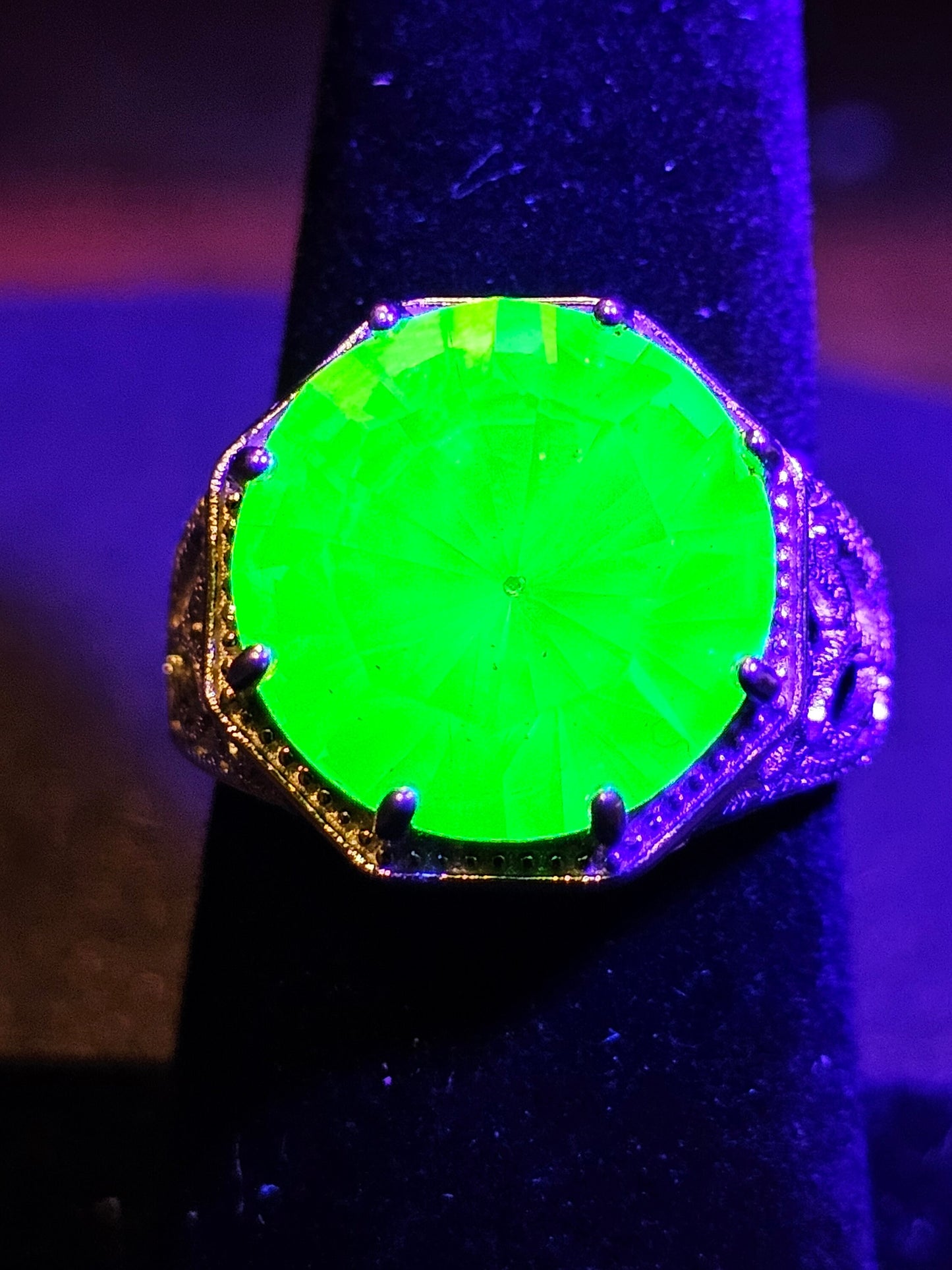 Uranium Glass Round cut Ring Art Deco in size 6.5, 7, 7.5 Sterling Silver large vintage Uranium glass stone that glows under black/UV light