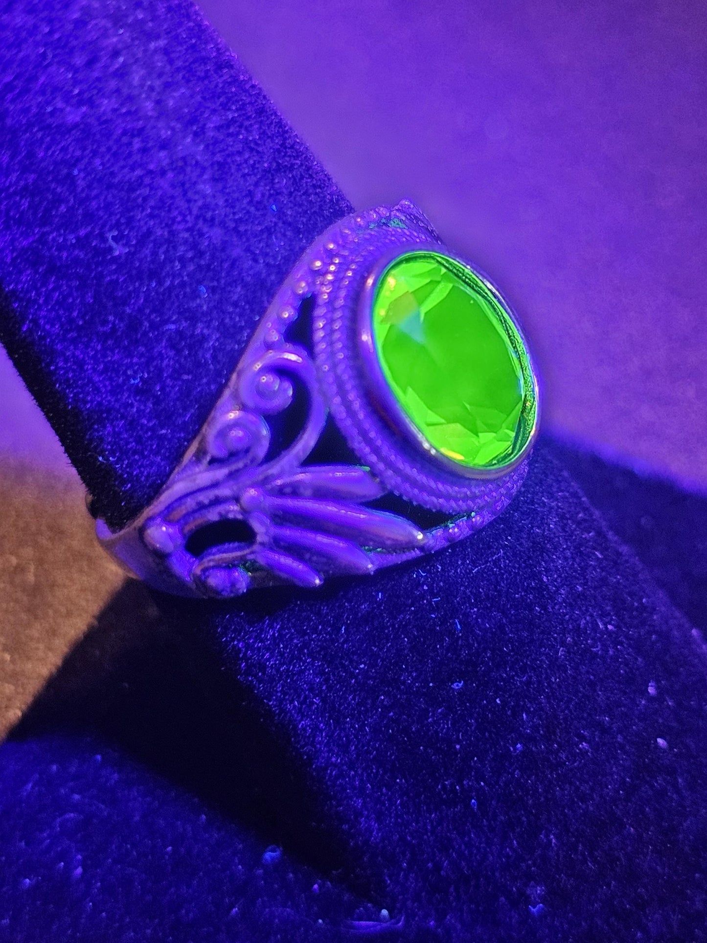 Uranium Glass Adjustable Ring vintage style new Sterling Silver with vintage Oval cut Uranium glass stone that glows under black / UV light
