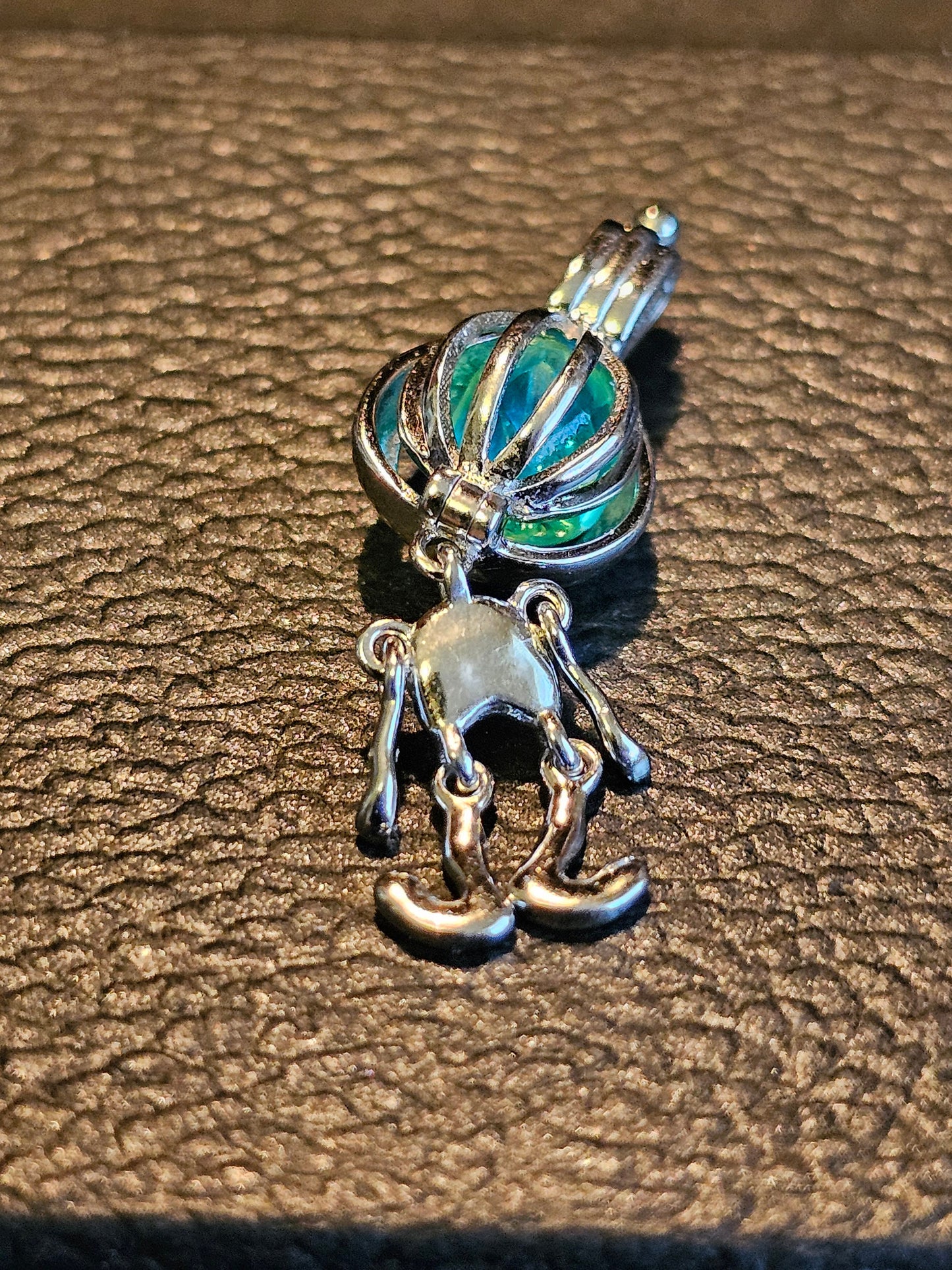Pendentif en verre d'uranium, nouveau pendentif en argent sterling avec une perle de verre d'uranium de taille ronde vintage qui brille sous la lumière noire / UV