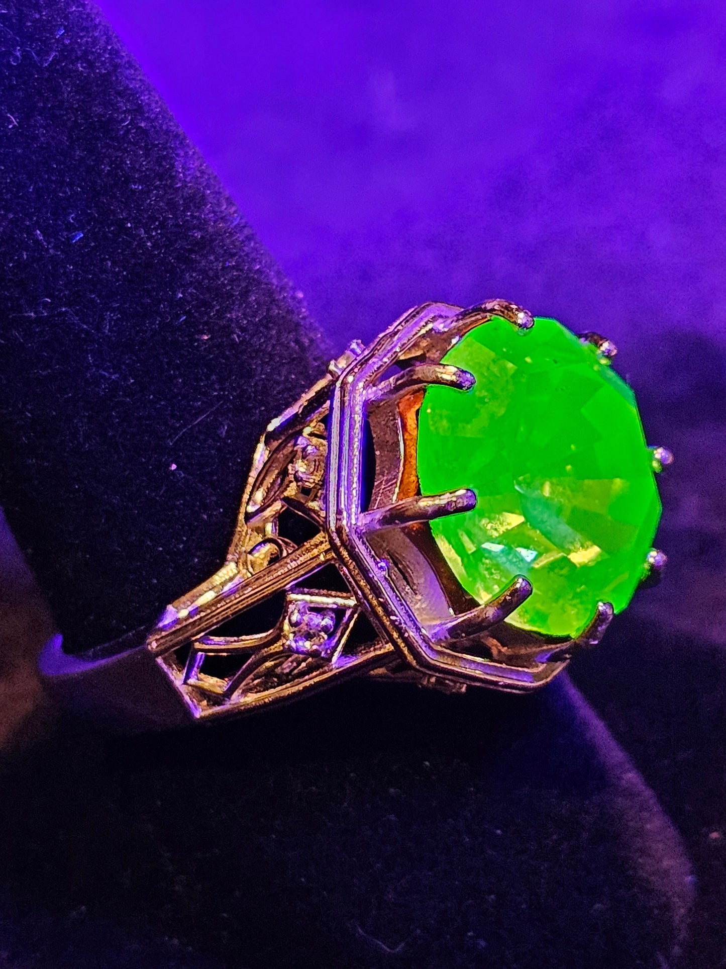 Uranium Glass Round cut Ring size 6.5, 7, 7.5 new Sterling Silver with a large vintage Uranium glass stone that glows under black / UV light